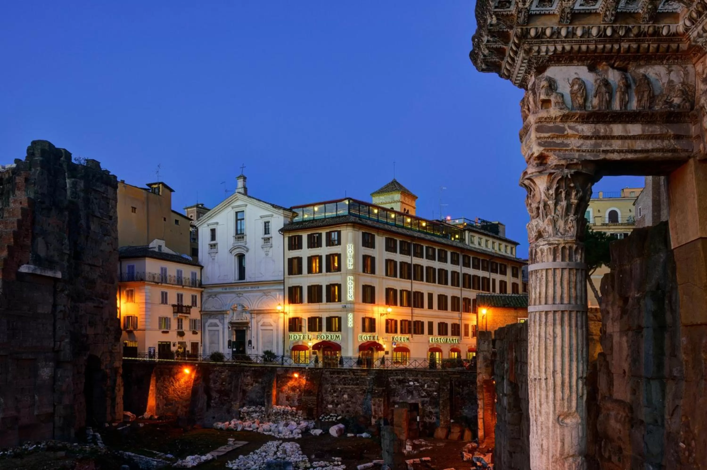 Facade/entrance in Hotel Forum
