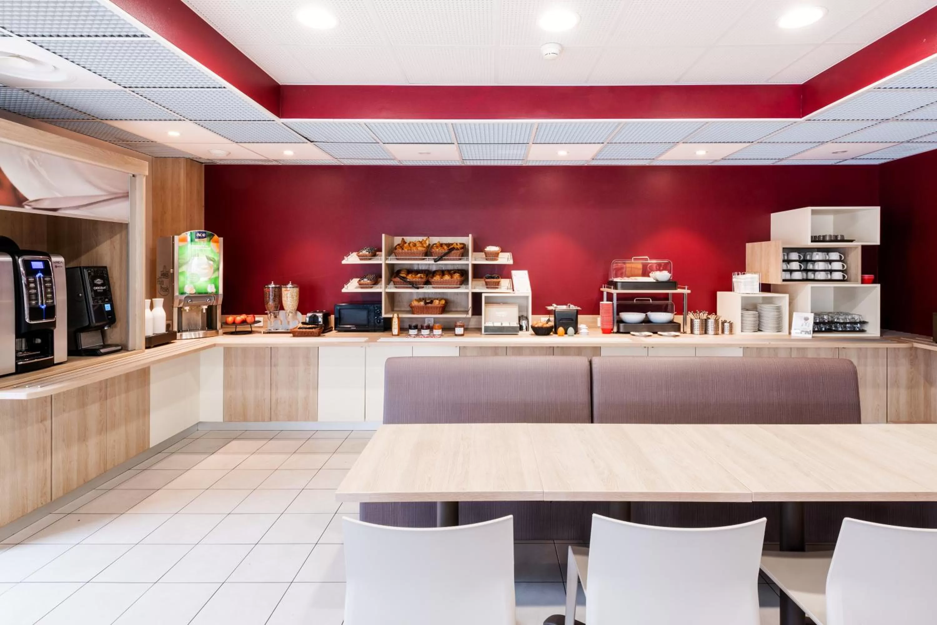 Buffet breakfast in Ace Hôtel Toulouse Blagnac