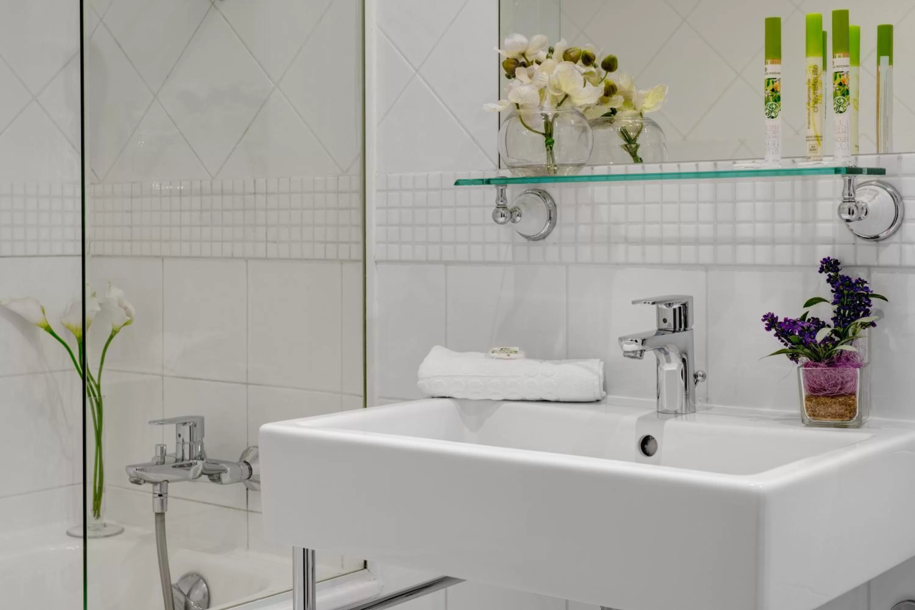 Bathroom in Hotel Lorette - Astotel