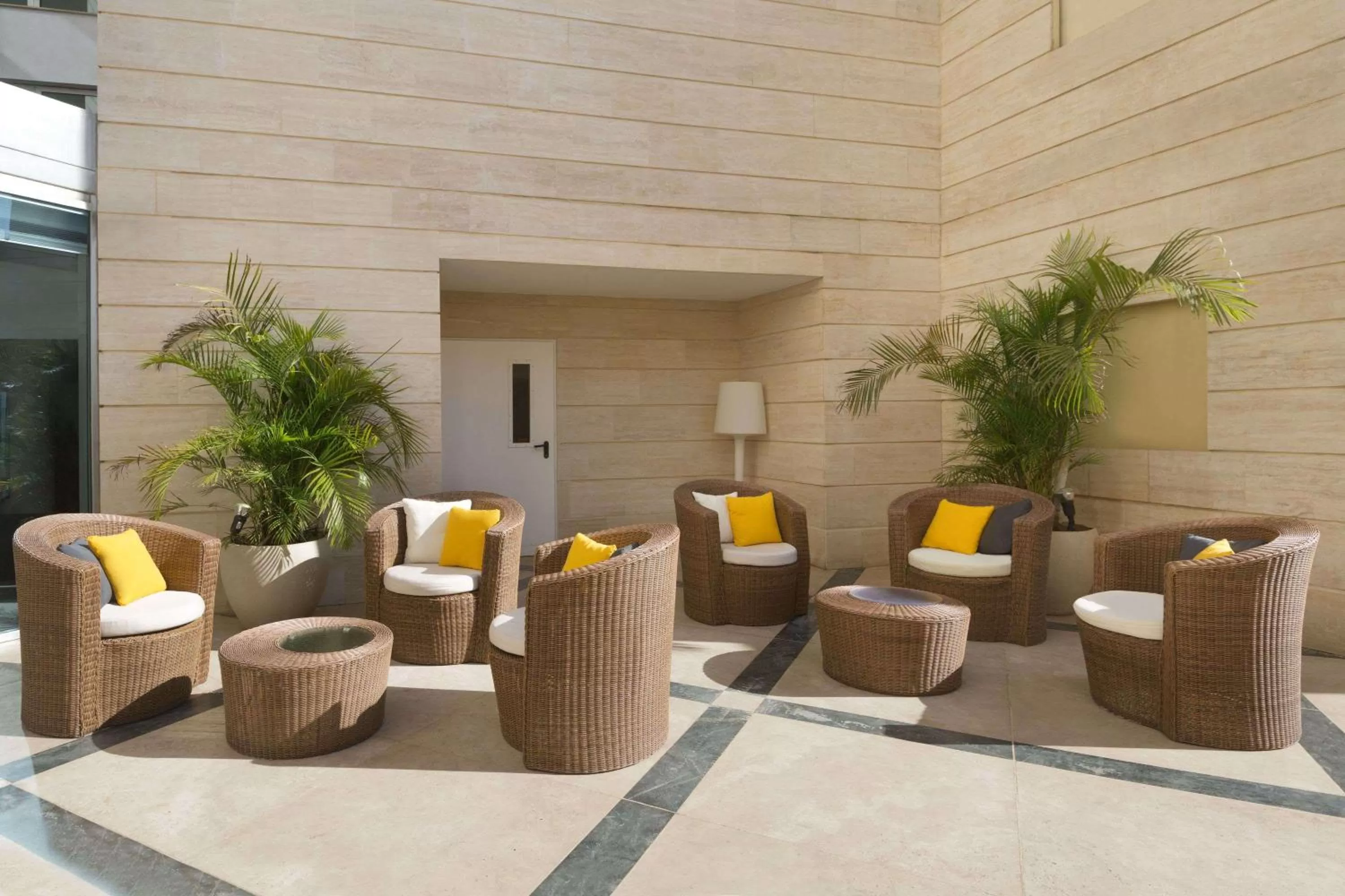 Seating area in David's Harp Hotel & Suites Netanya