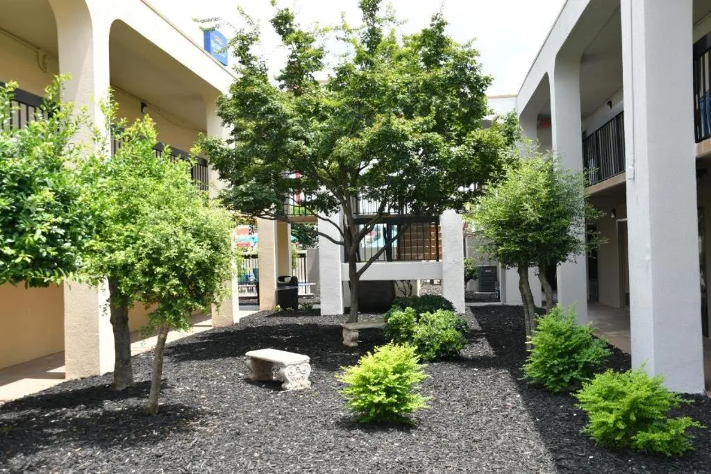 Baymont by Wyndham Macon I-75