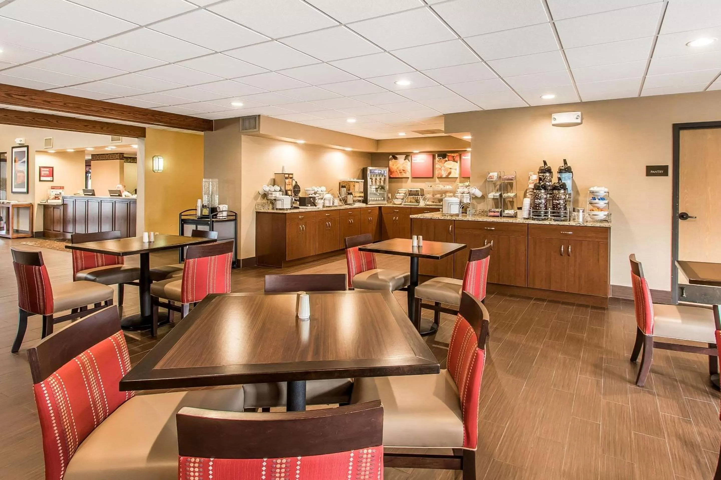 Restaurant/places to eat in Comfort Suites Effingham Central
