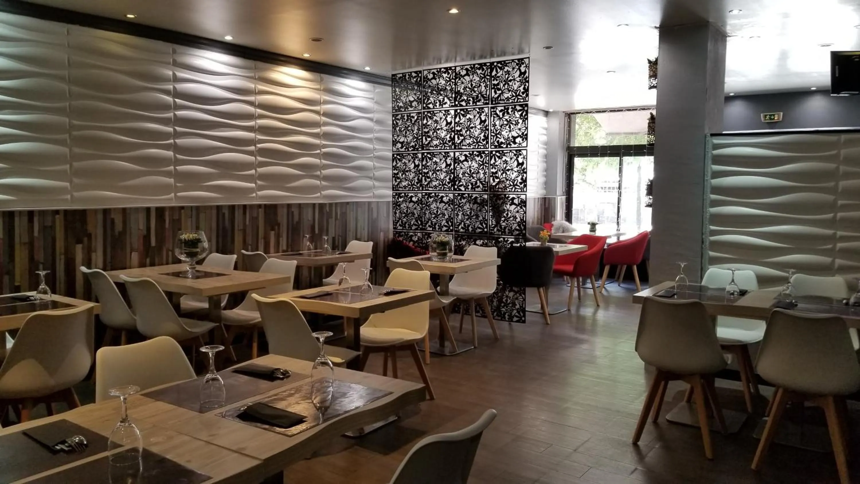 Restaurant/places to eat in hotel de la gare