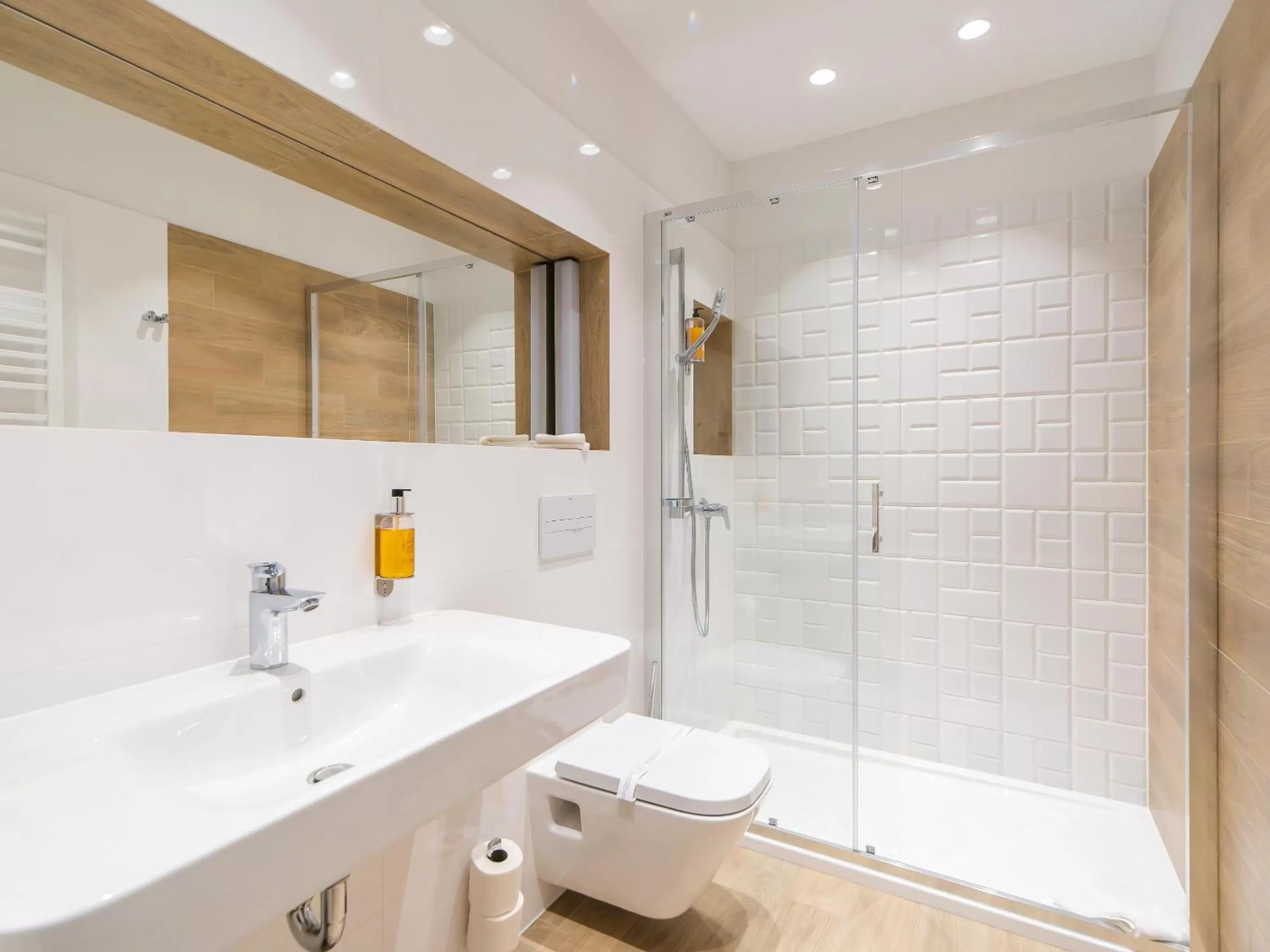 Shower in Molo Park Aparthotel