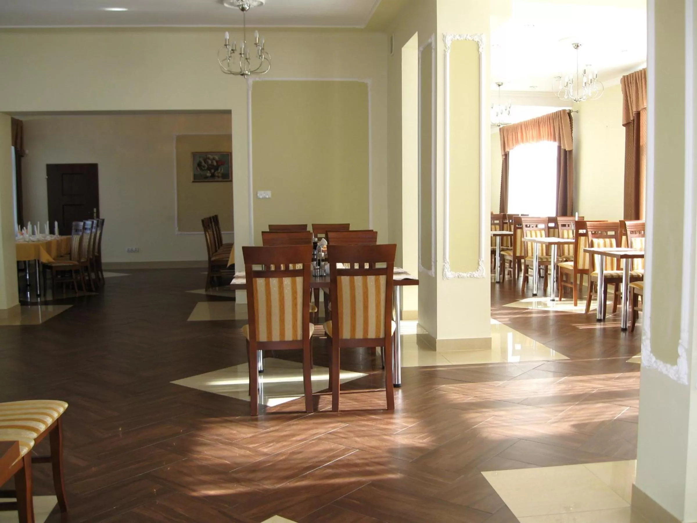 Restaurant/Places to Eat in Noclegi Sezam