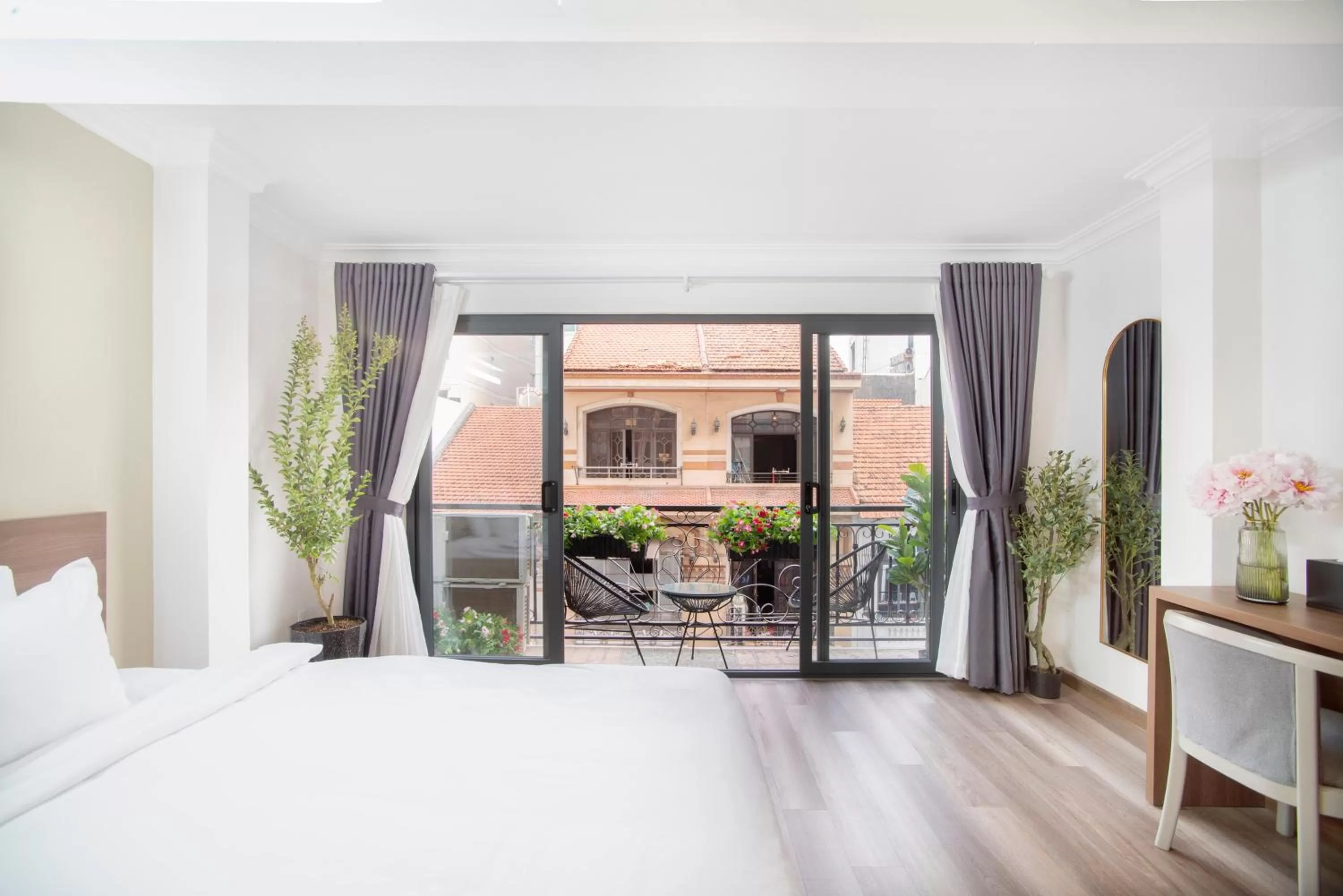 Bed in SAZI BEN THANH Hotel HCM