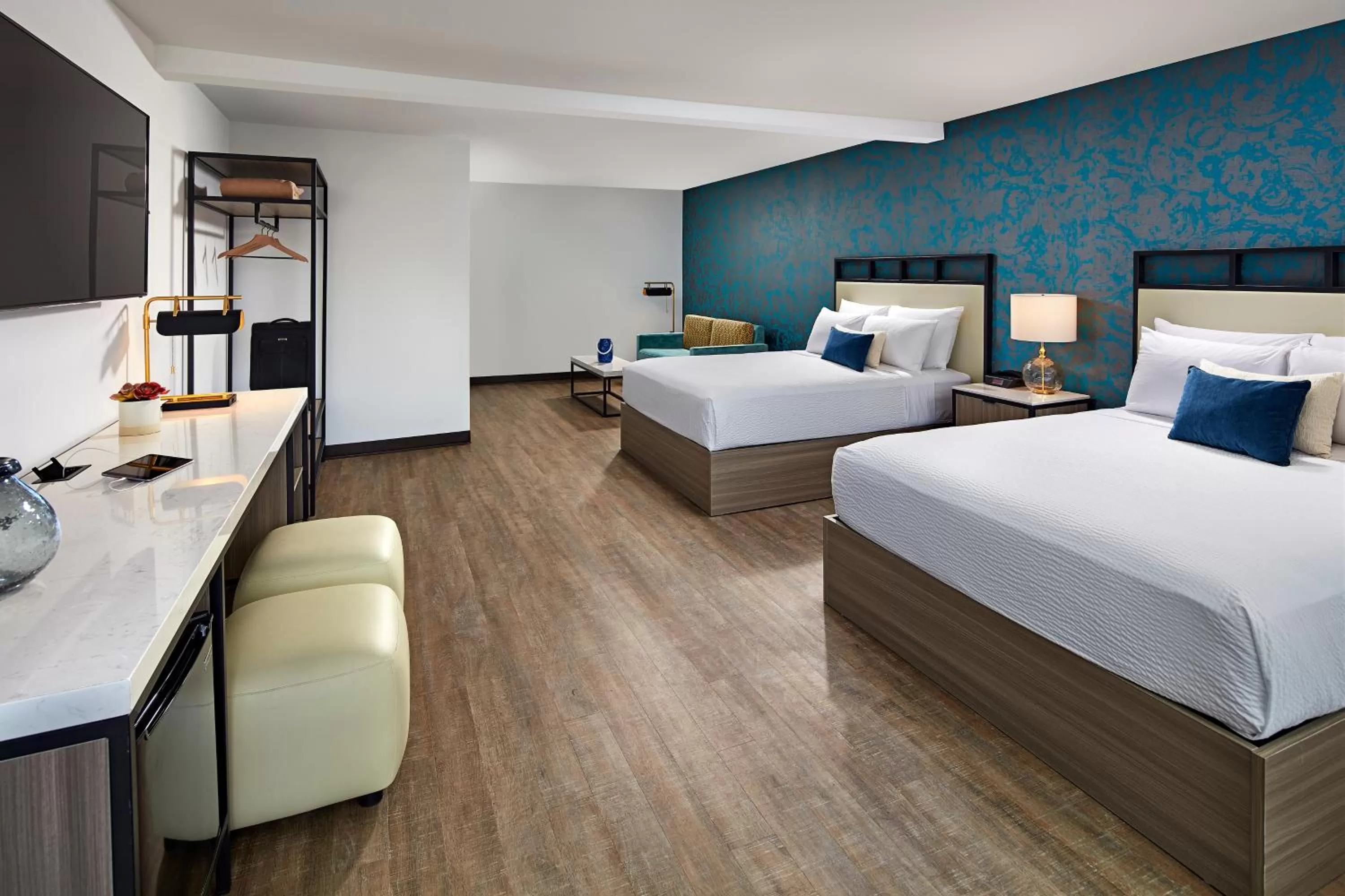 Bedroom, Bed in The Shoal Hotel La Jolla Beach