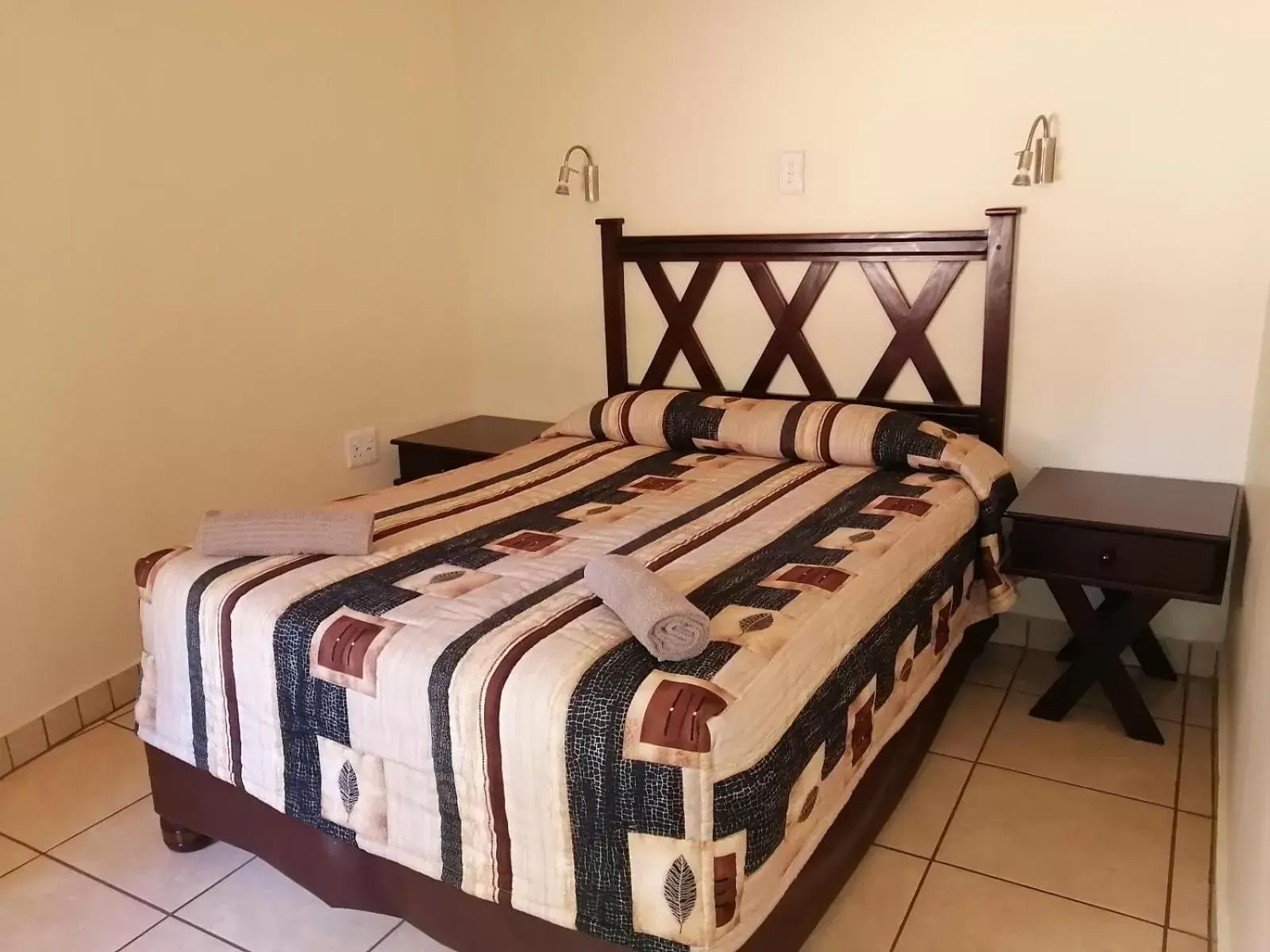 2 Sleeper House 3* (1 double room) in ATKV Buffelspoort 2 Sleeper House 3* (1 double room) in ATKV Buffelspoort
