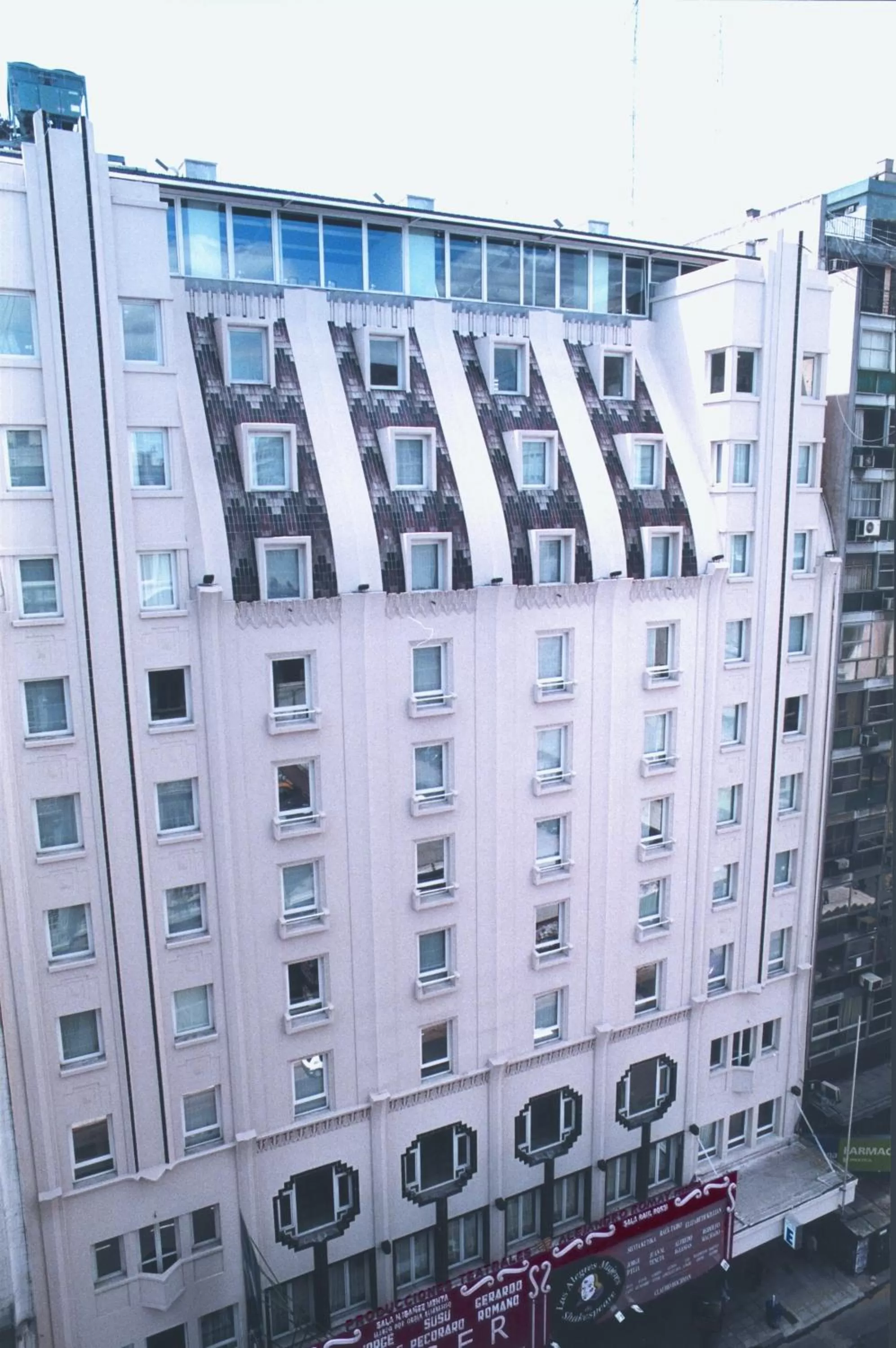 Facade/entrance in Broadway Hotel & Suites