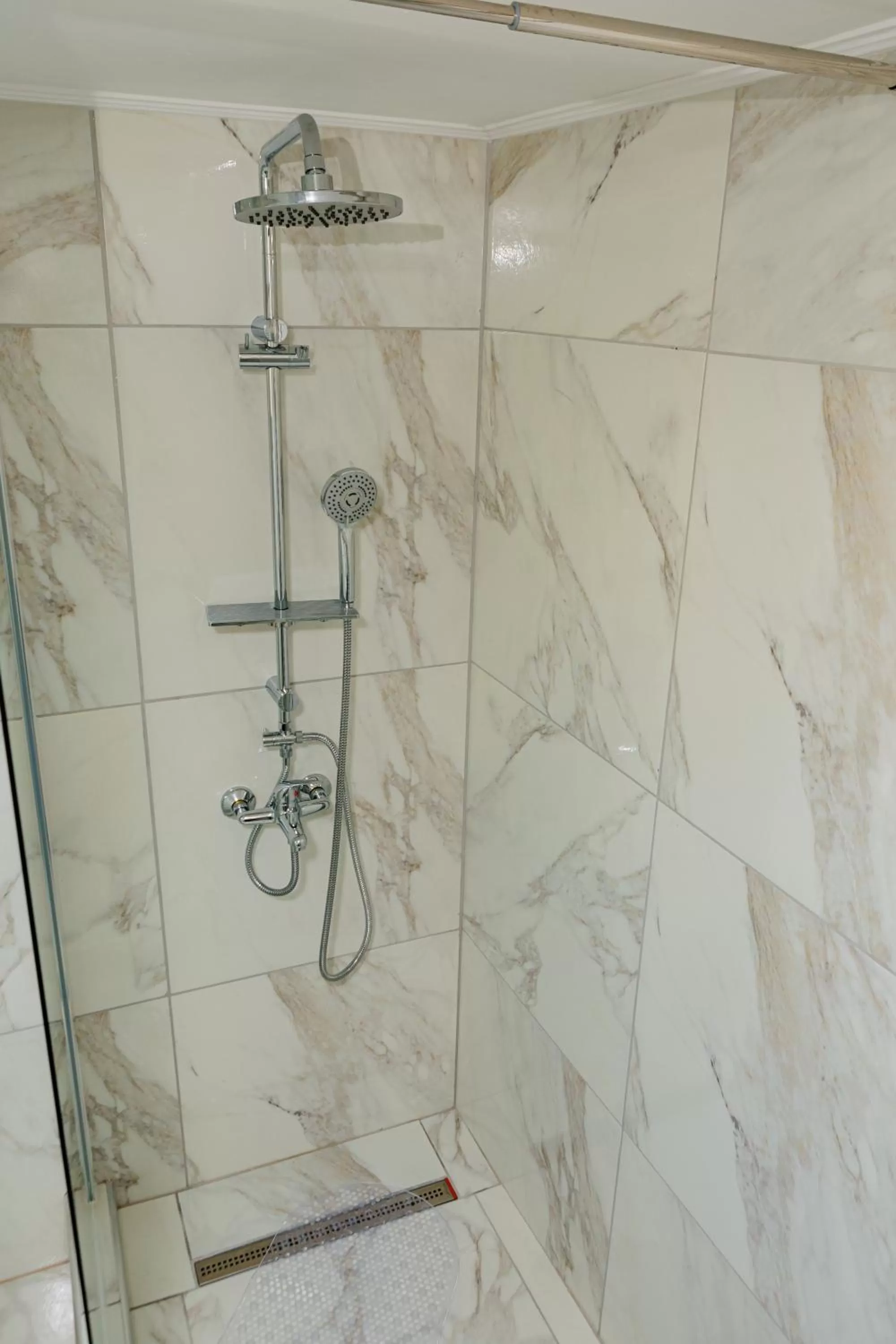 Bathroom in Pensiunea Pictorilor