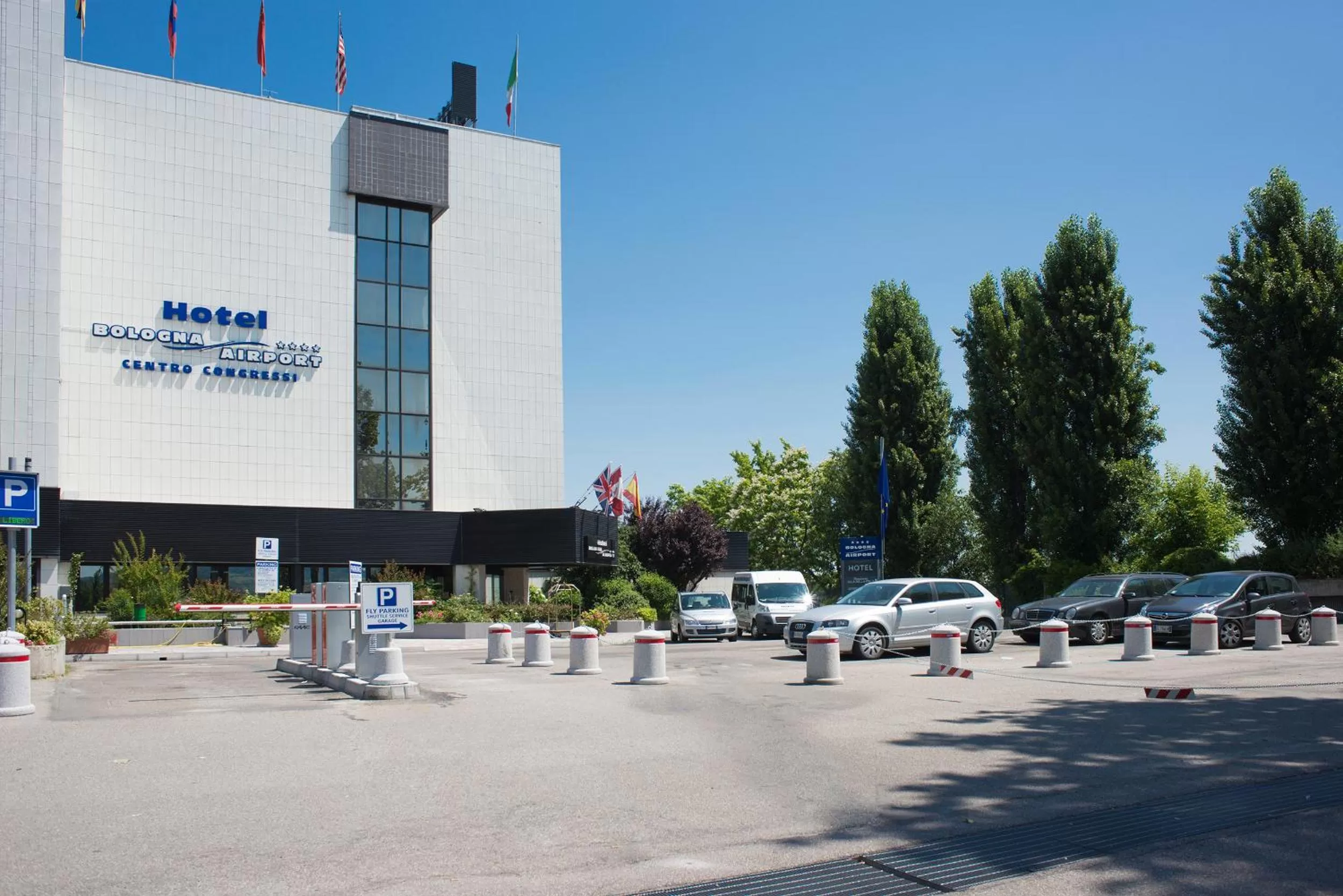 Facade/entrance in Hotel Bologna Airport