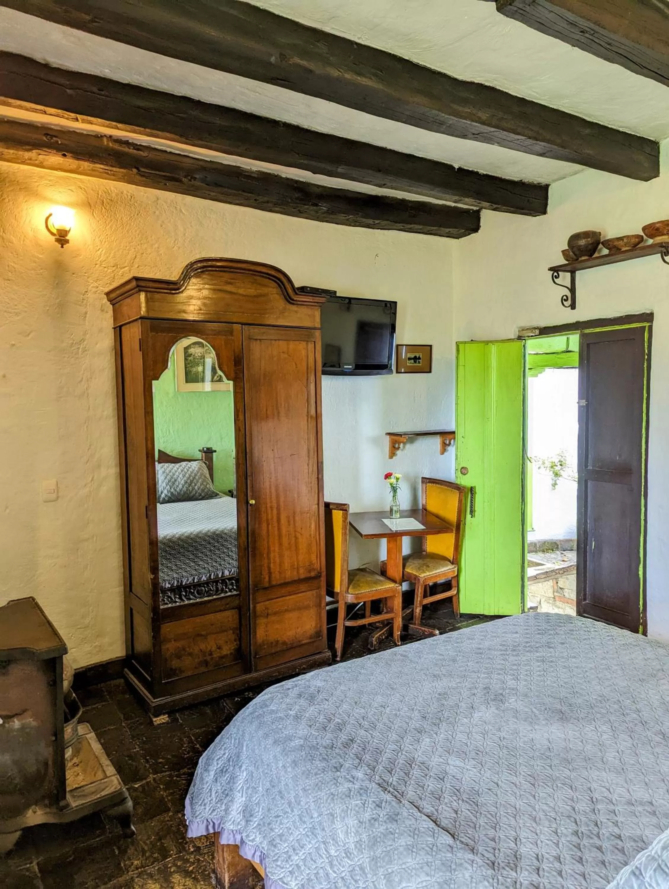 Dining area, Bed in Posada Cafe La Huerta