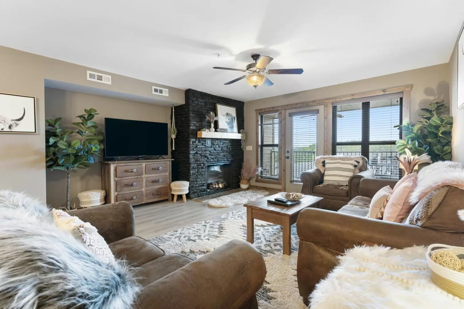 Living room in Table Rock Resorts at Indian Point