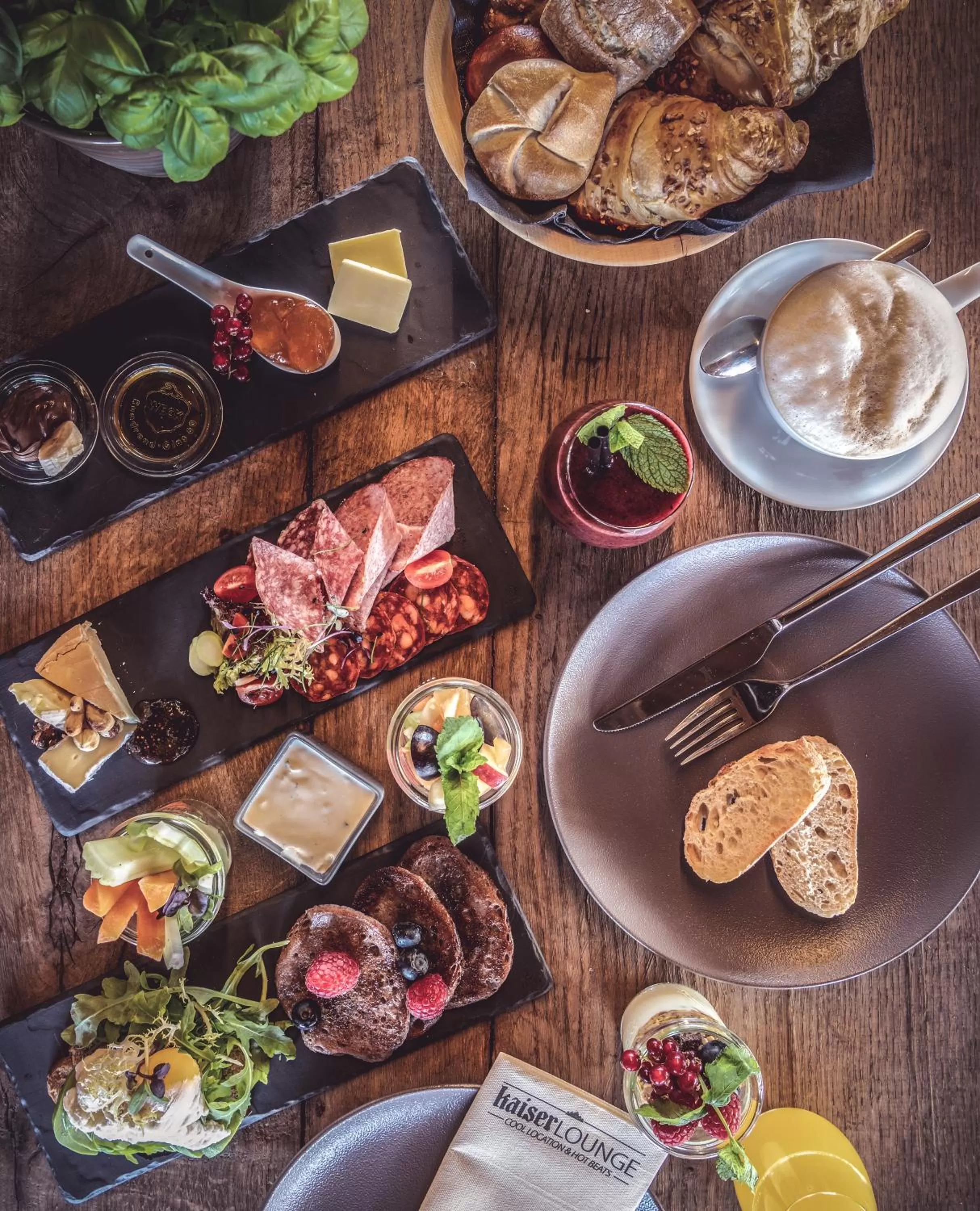 Breakfast in Tirol Lodge