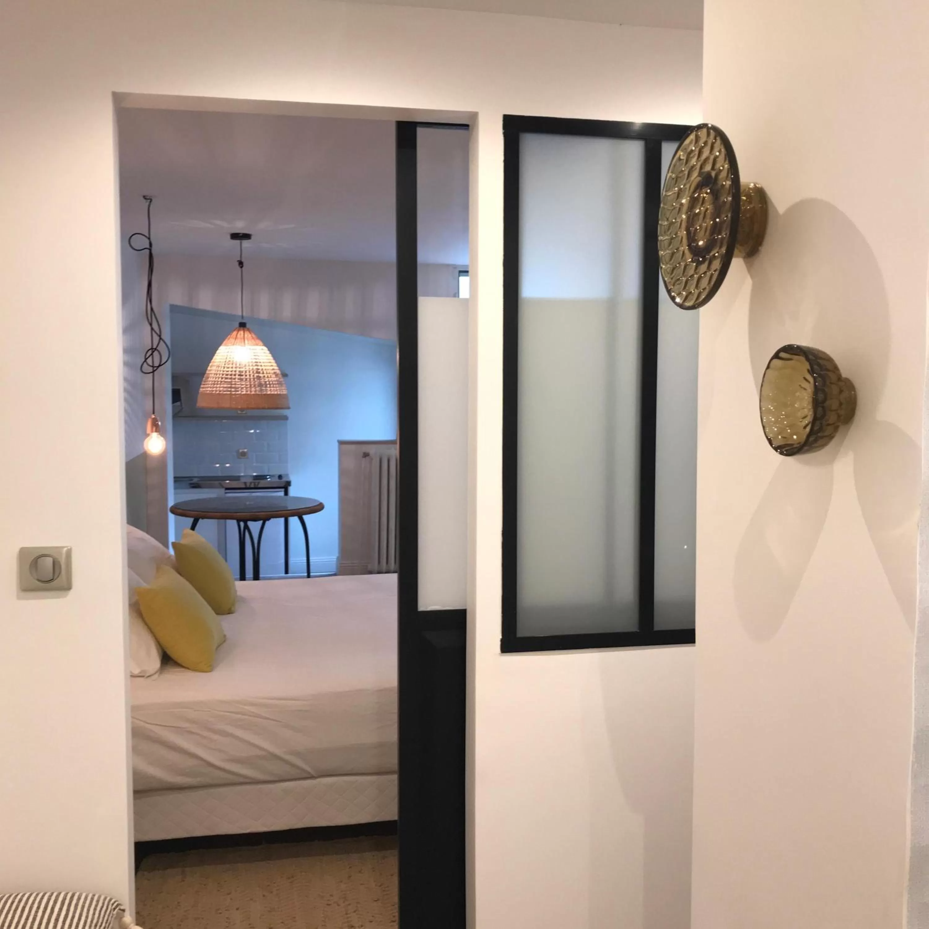 Bathroom, Bed in Chambres d'hôtes CASA MUSA - NICE