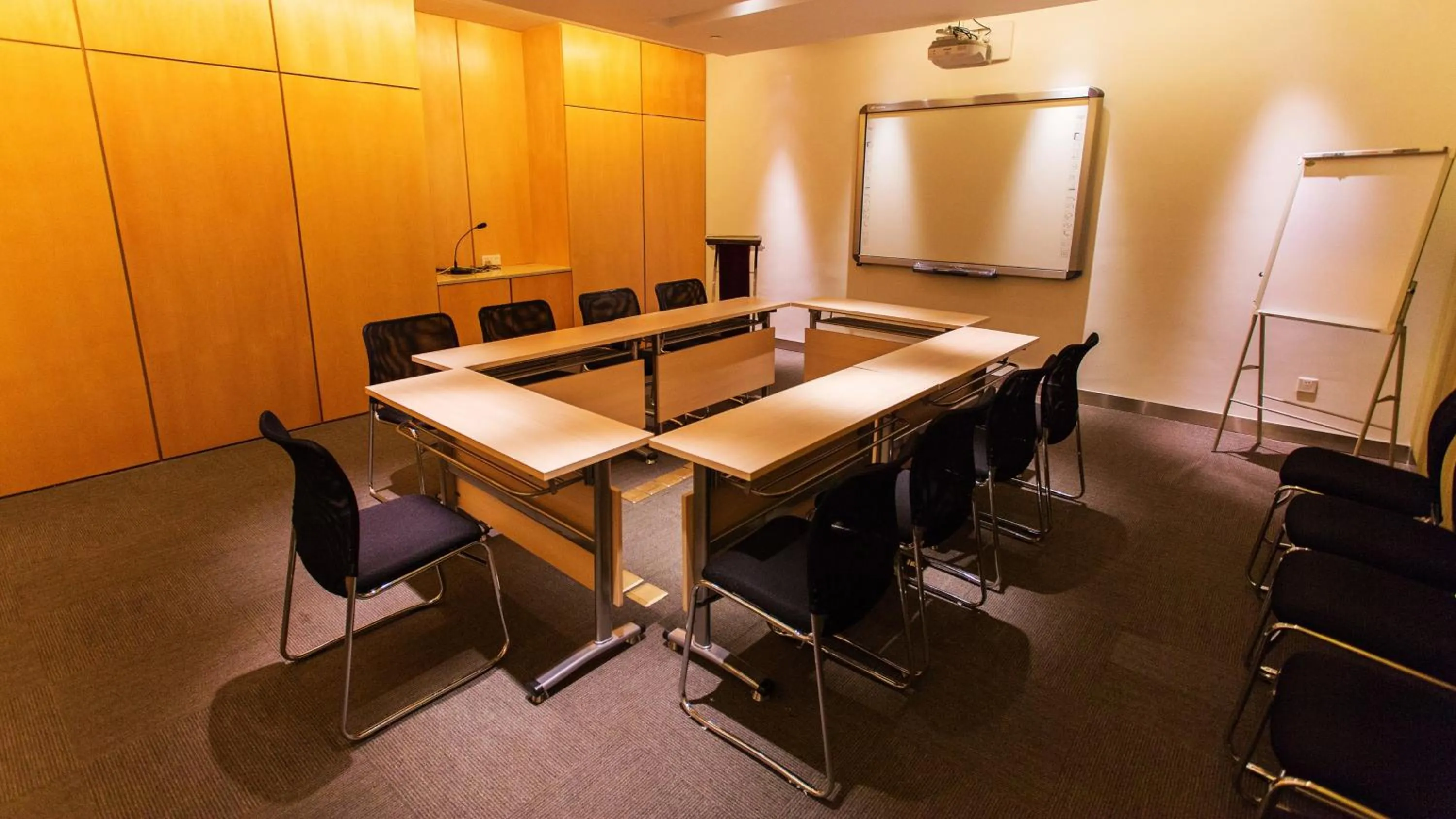 Meeting/conference room in Holiday Inn Express Changzhou Centre by IHG