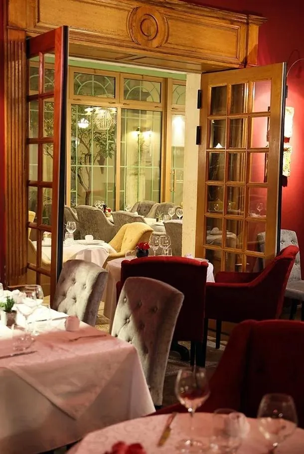 Restaurant/places to eat in La Villa Mazarin
