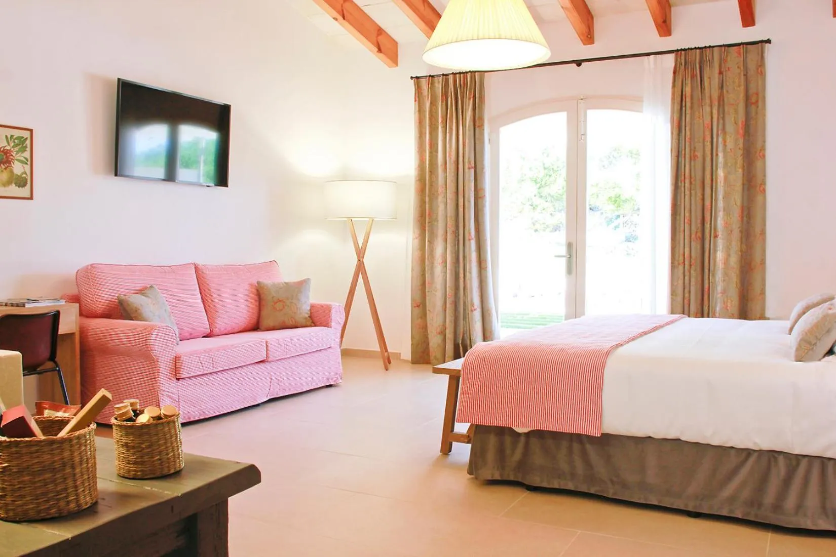 Photo of the whole room, Bed in Hotel Rural Binigaus Vell