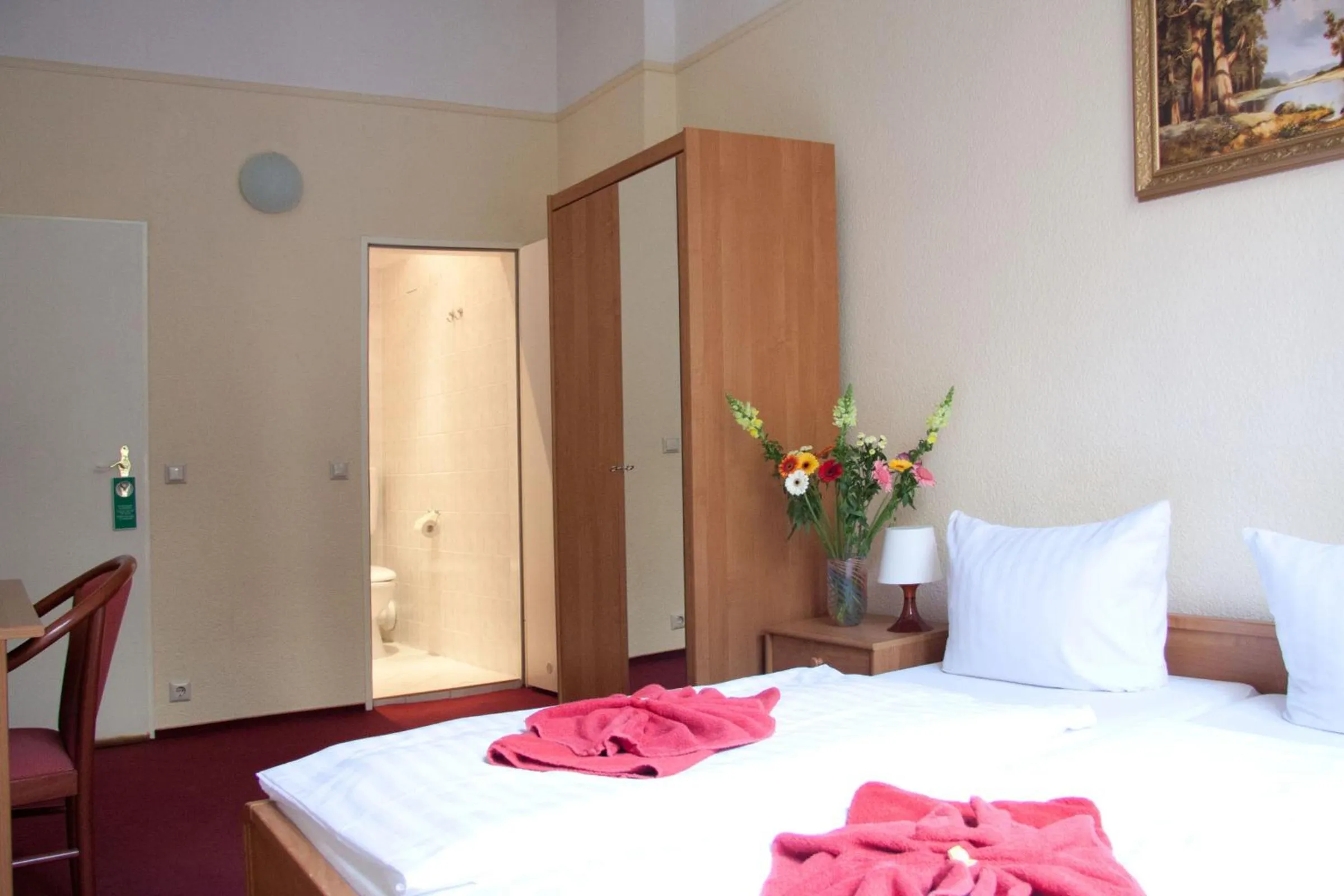 Photo of the whole room, Bed in Hotel AI Königshof