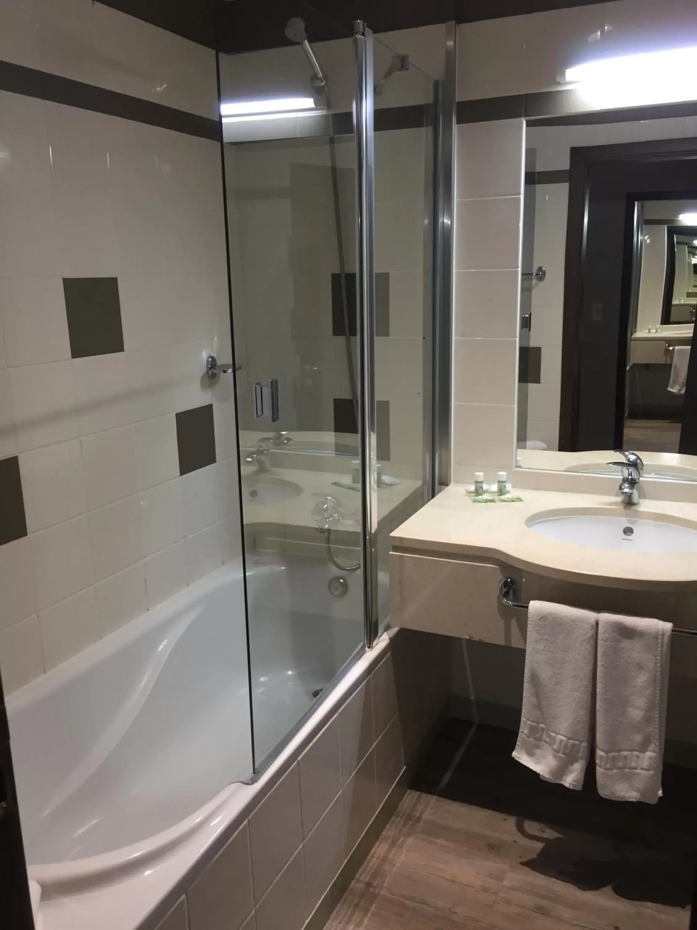 Twin Room with Mountain View - Ground Floor in Hotel Euro Moniz Twin Room with Mountain View - Ground Floor in Hotel Euro Moniz