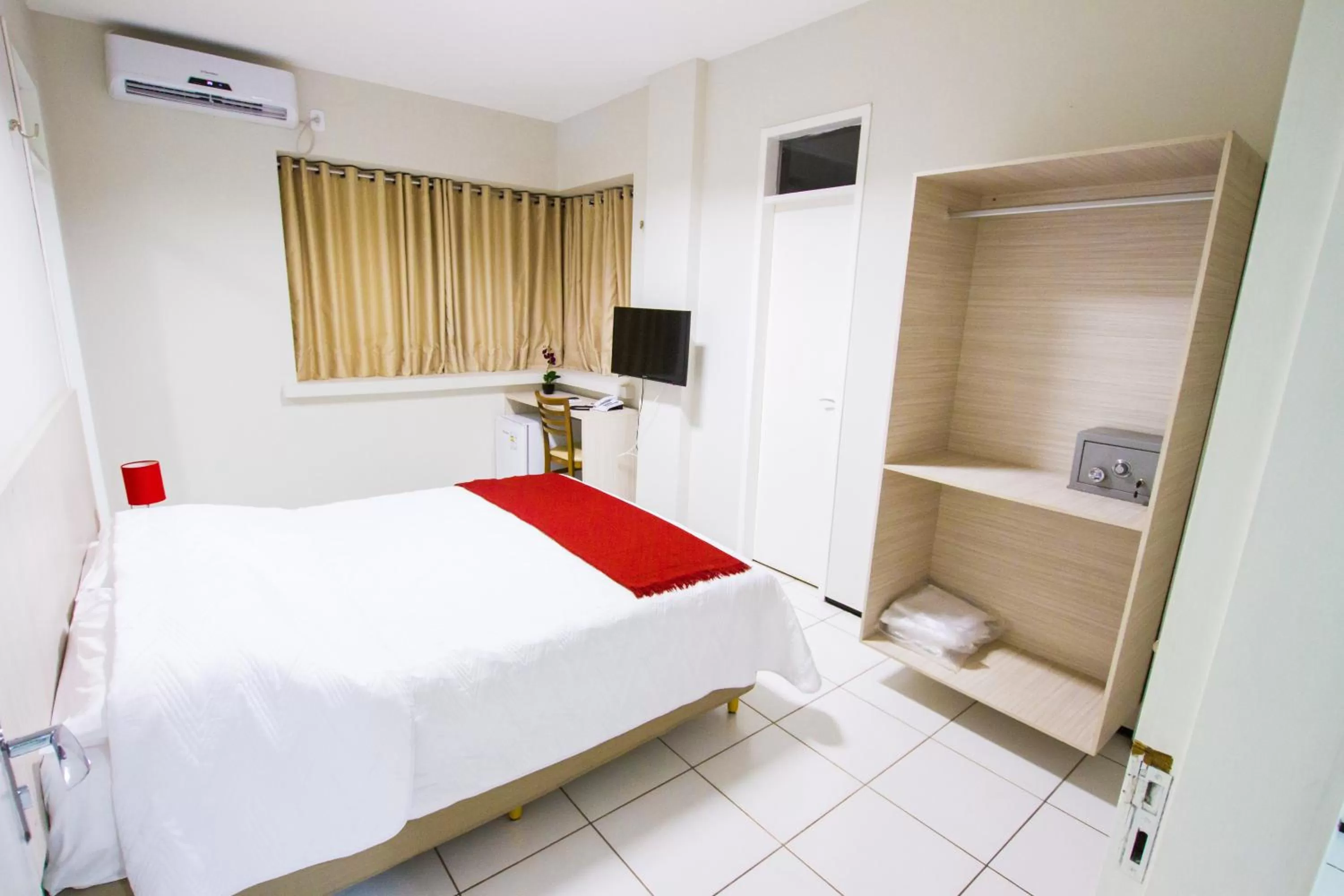 Photo of the whole room, Bed in Holiday Hotel Picos