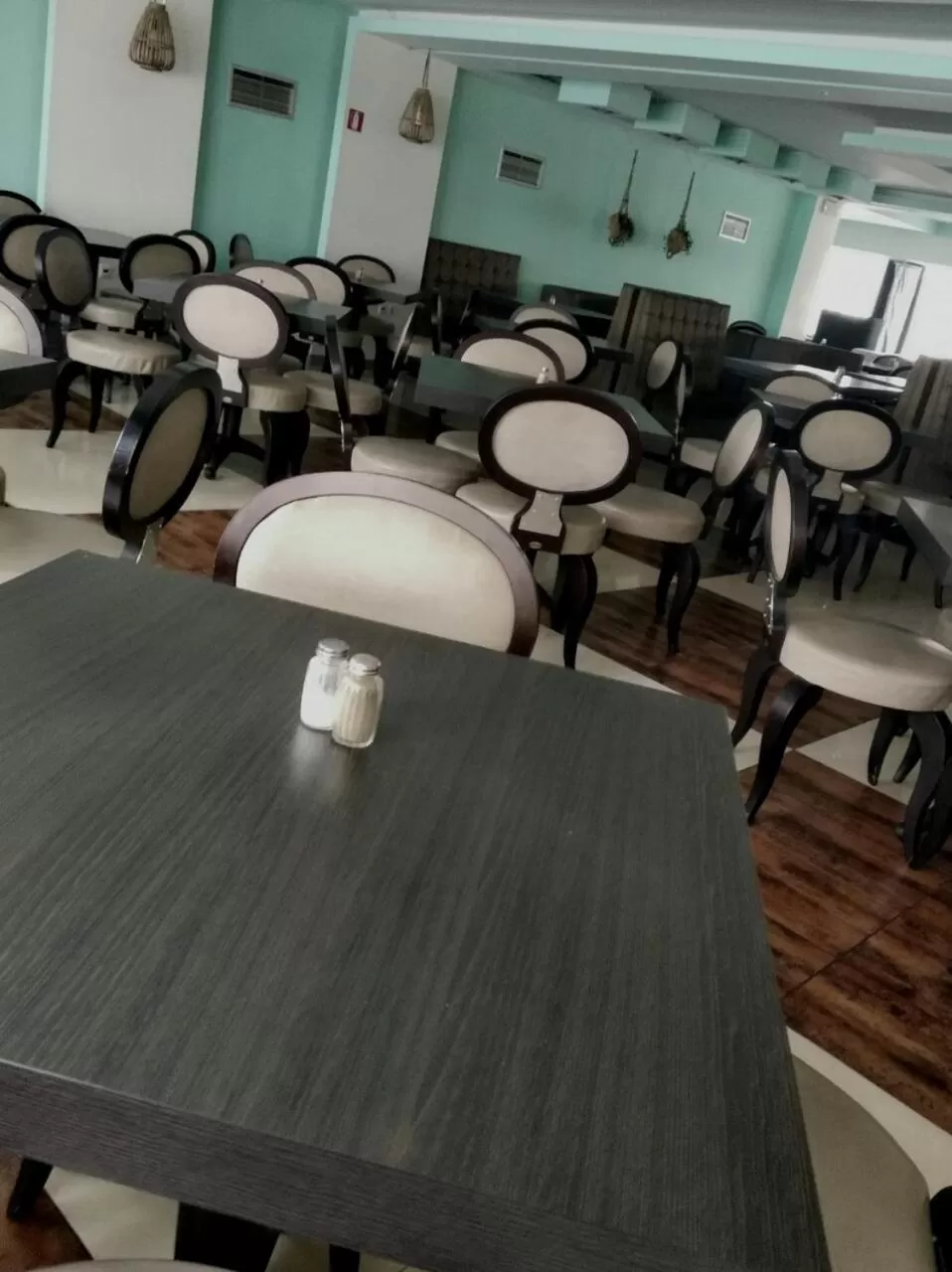 Restaurant/places to eat in Metropolitan