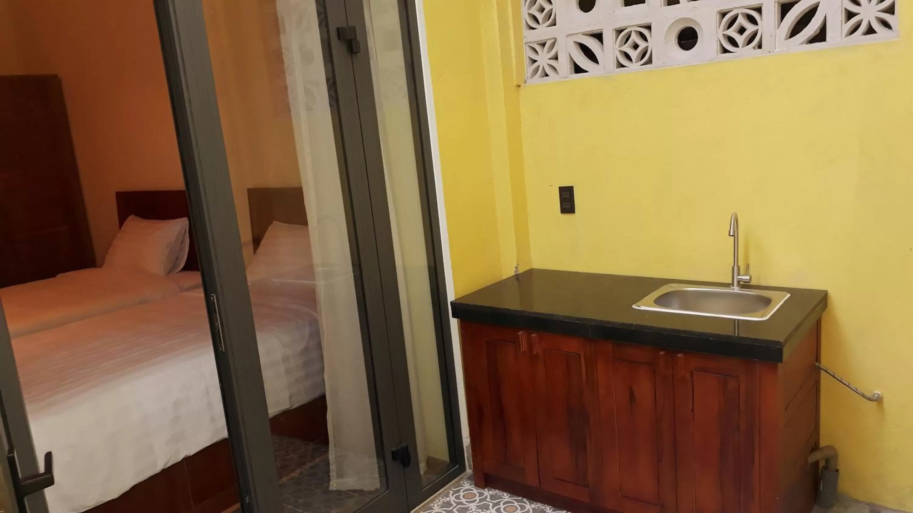 Kitchen or kitchenette, Bed in Pink Tulip Hoi An