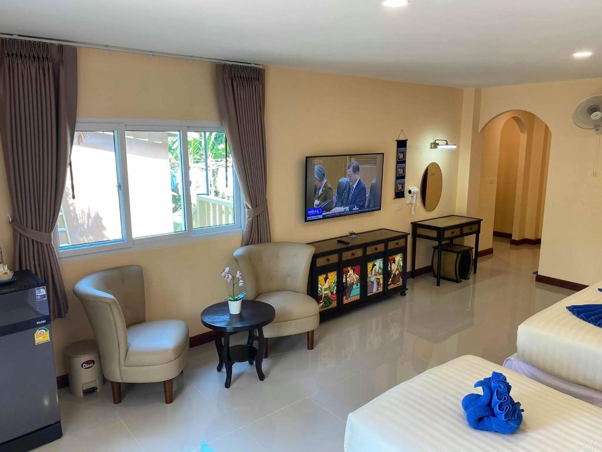 Seating area, Bed in Laguna Beach Club Resort
