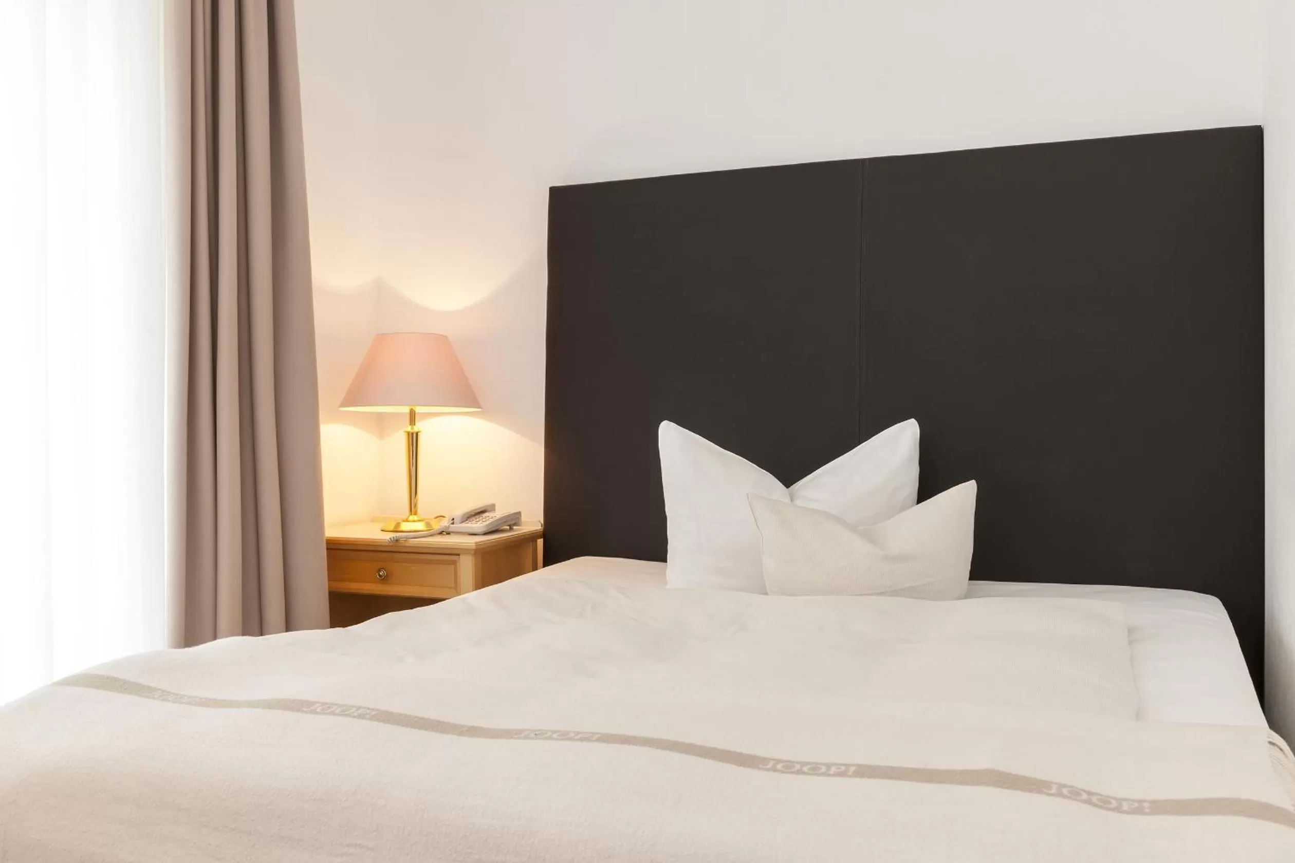 Bed in BRISTOL Hotel Bad Kissingen