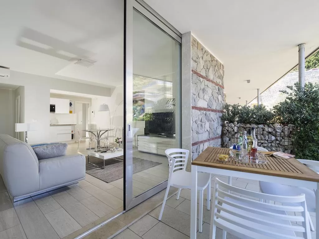 TV and multimedia in Isola Bella Infinity Suites