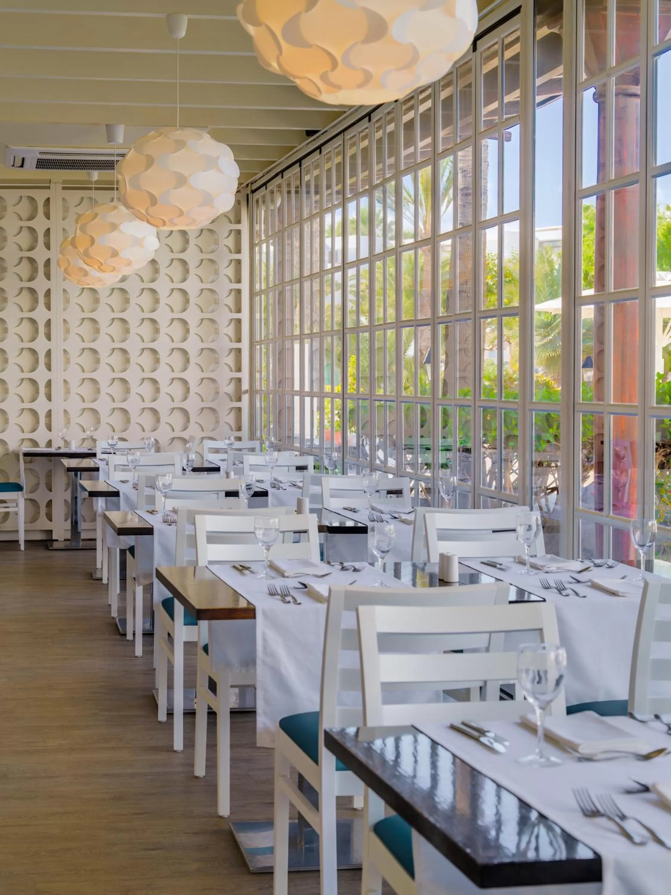 Restaurant/places to eat in H10 Suites Lanzarote Gardens