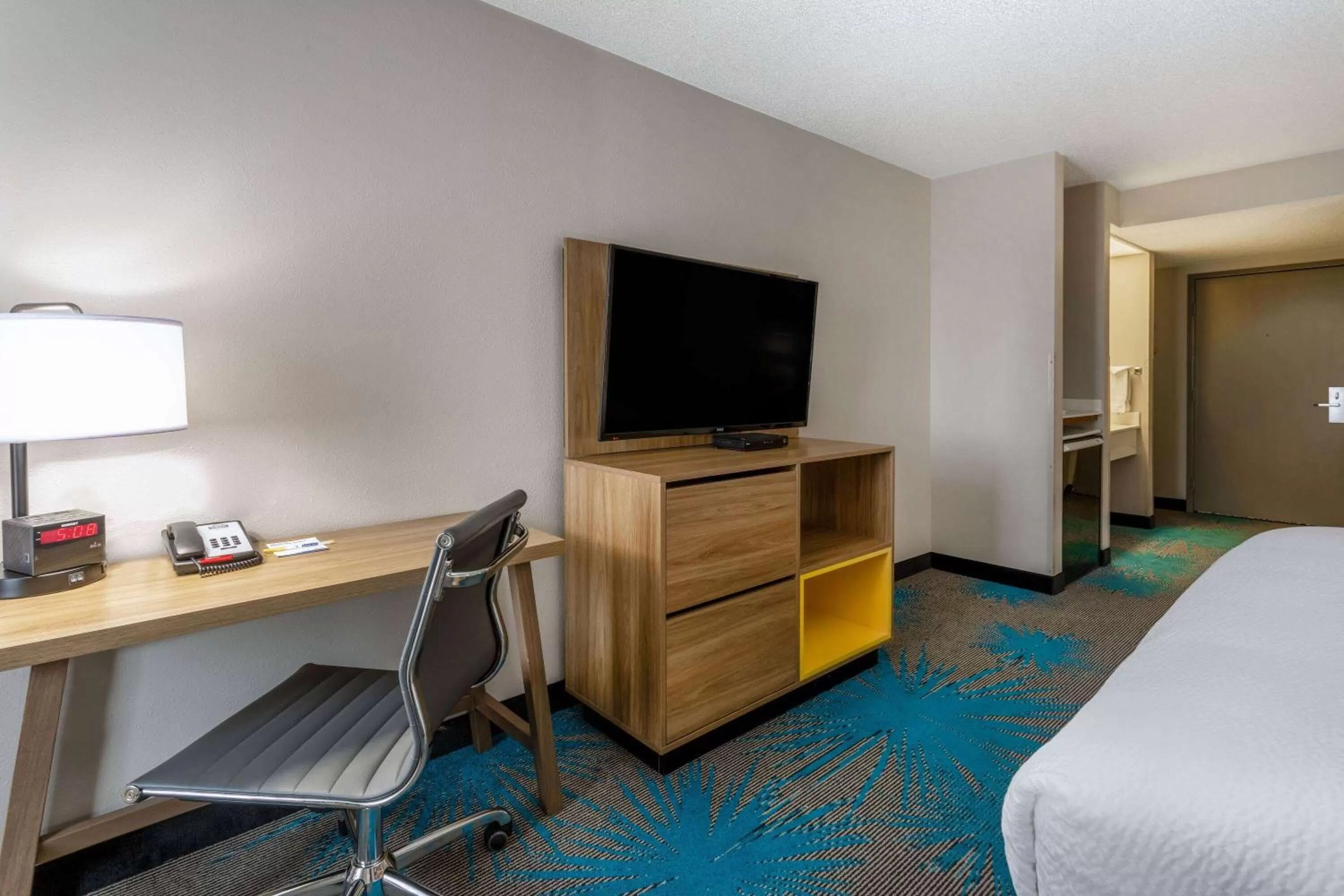 Photo of the whole room, Bed in Days Inn & Suites by Wyndham Denver International Airport