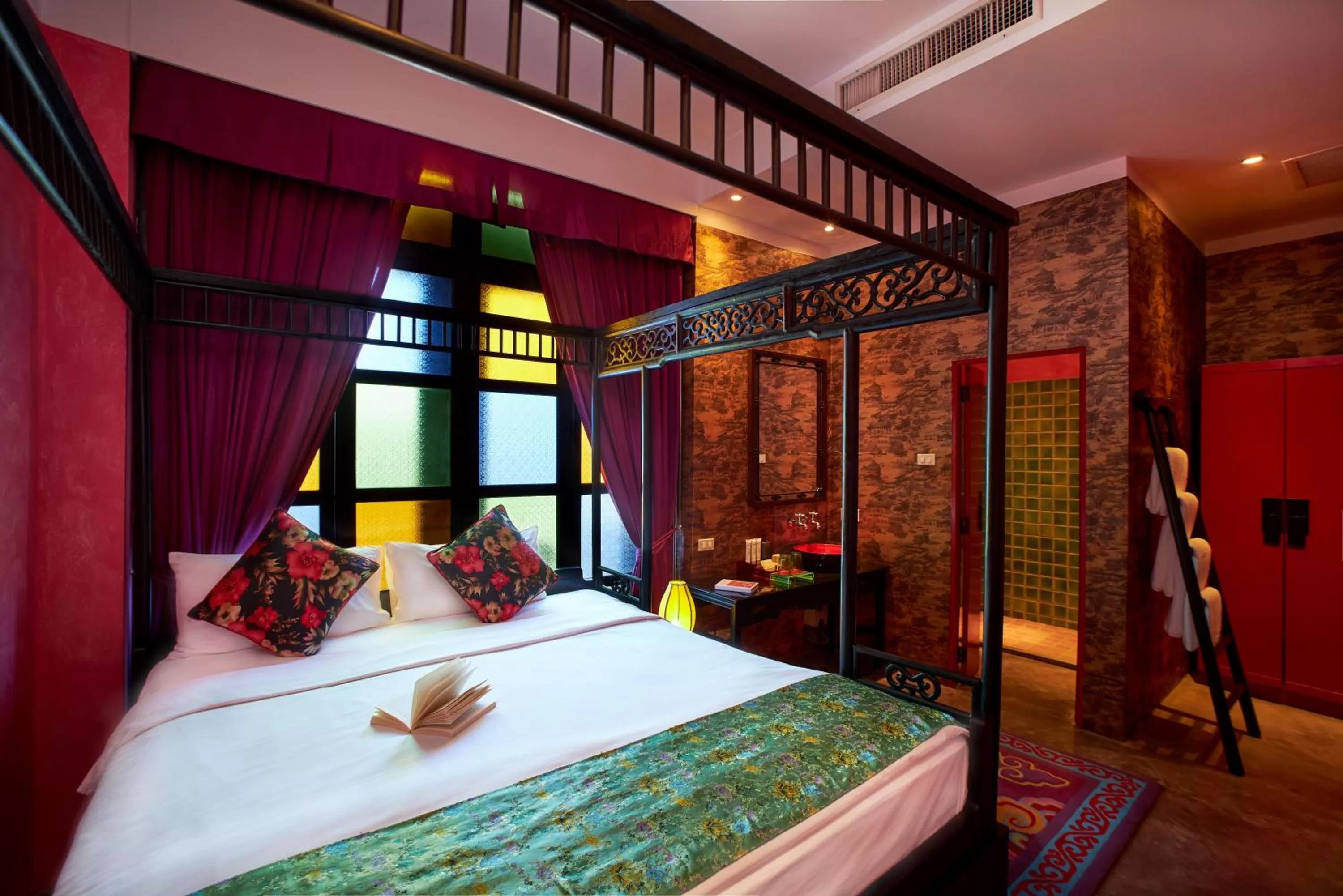 Bedroom, Bed in Shanghai Mansion Bangkok