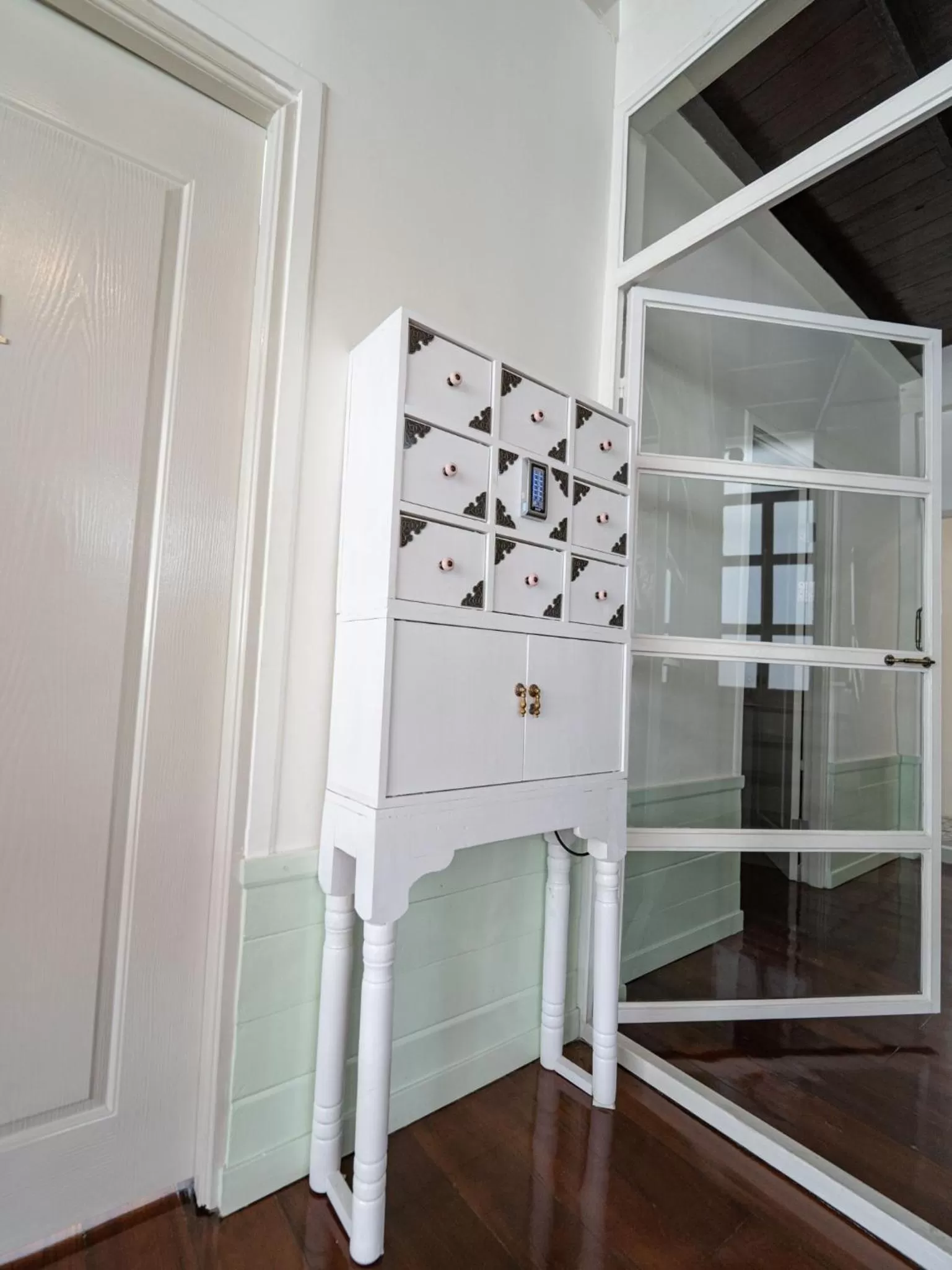 microwave in RoomQuest Rim Praya Dinsor Road