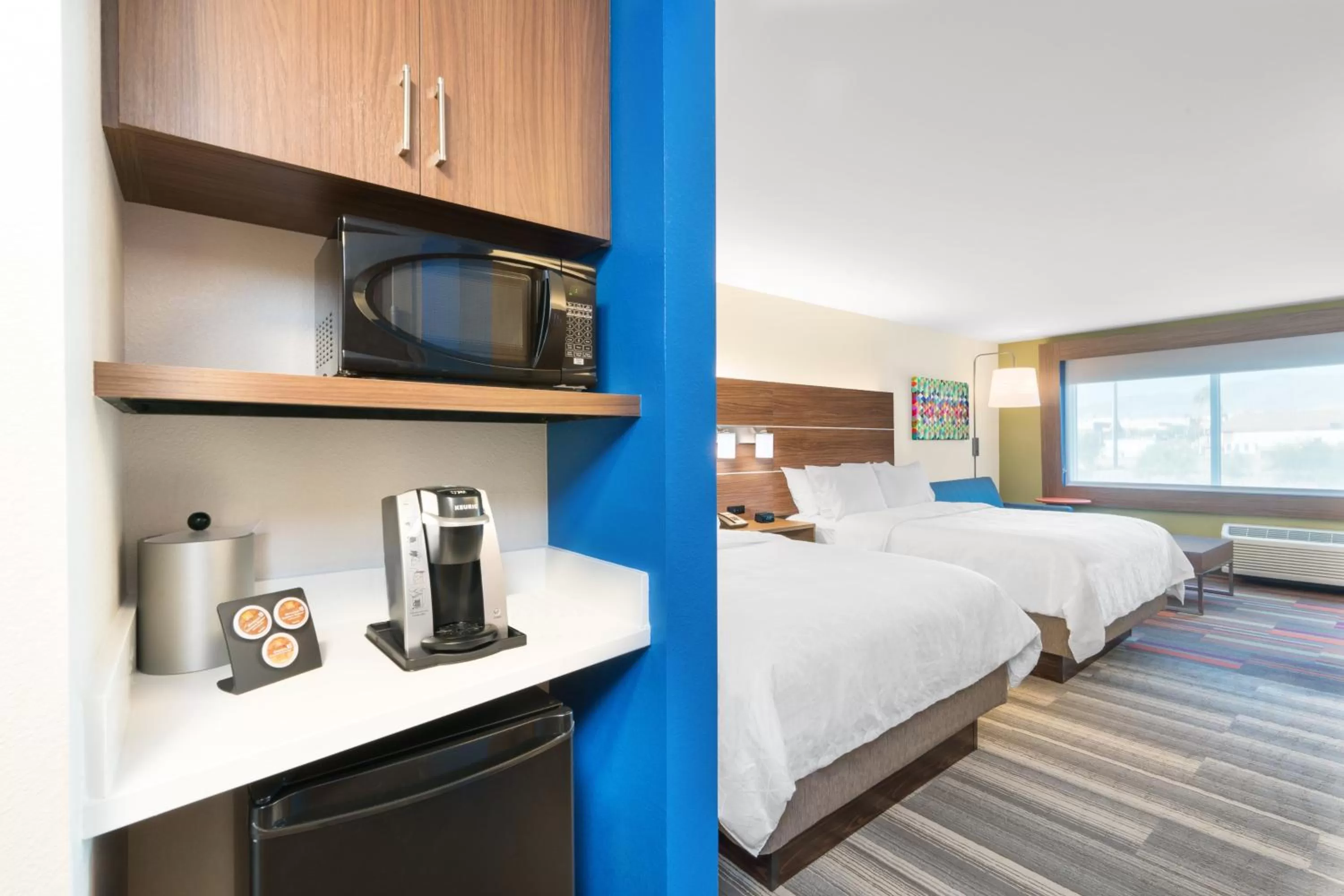 Photo of the whole room, Bed in Holiday Inn Express & Suites Lake Havasu - London Bridge by IHG