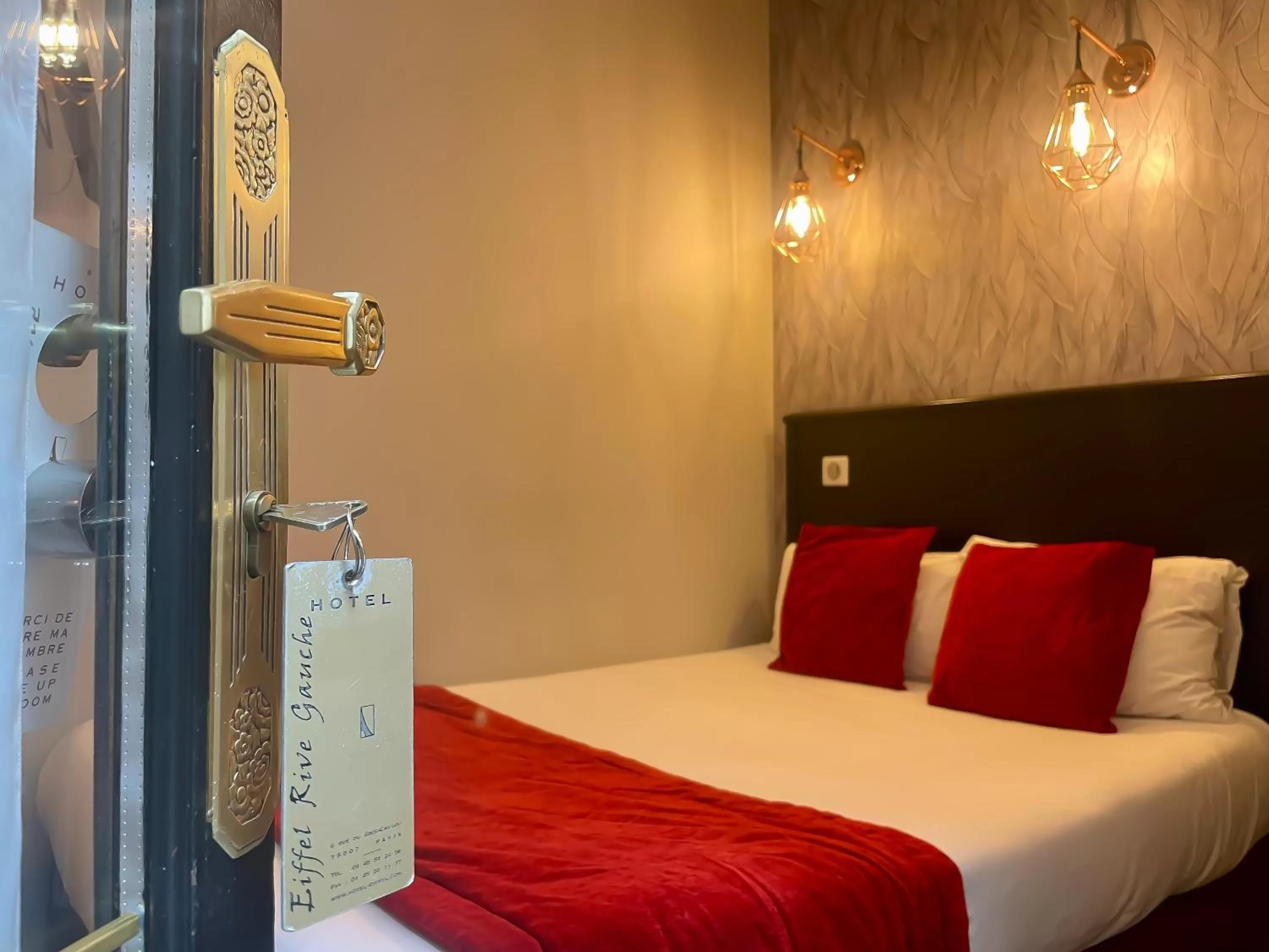 Bedroom, Bed in Hôtel Eiffel Rive Gauche