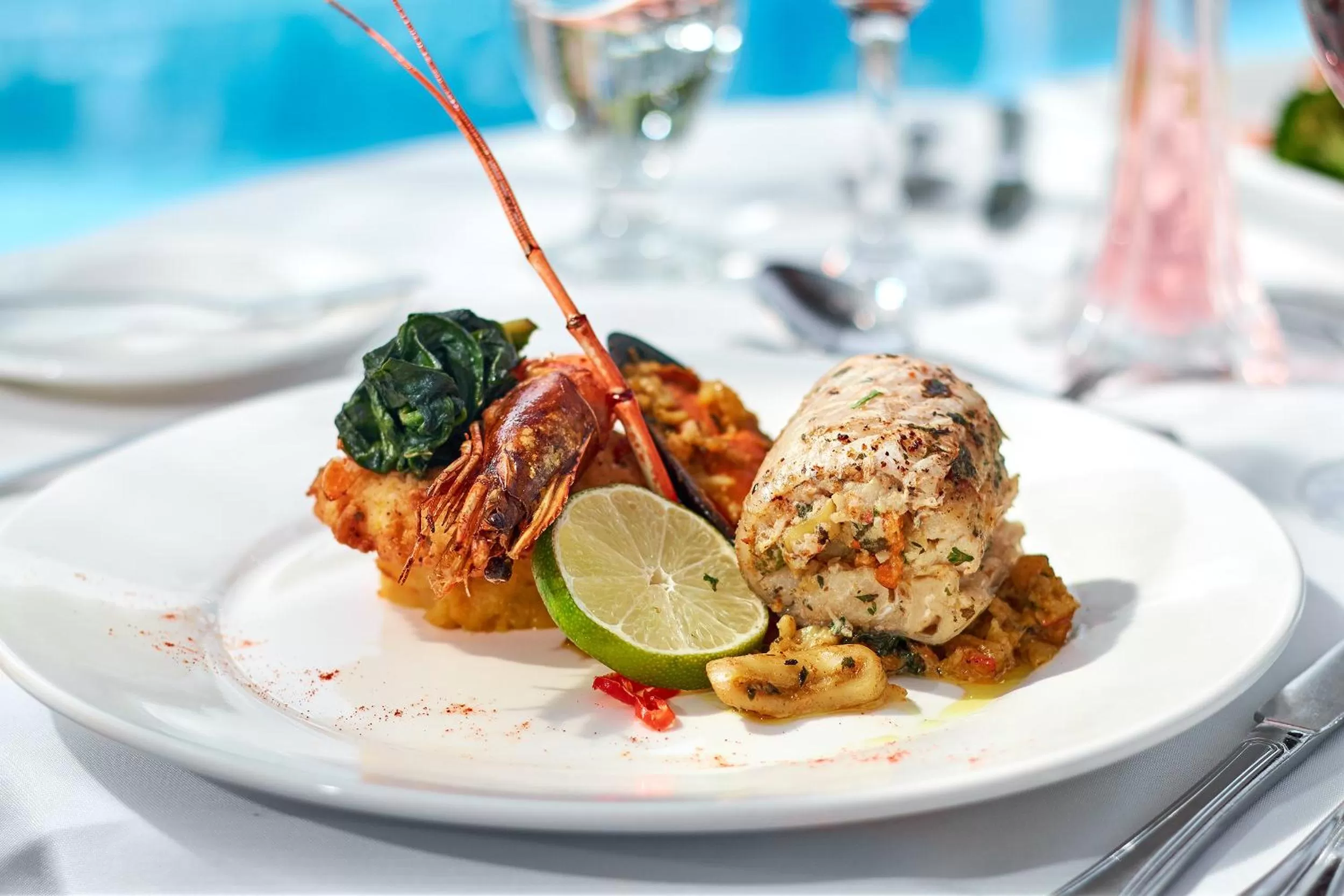 Food and drinks in Bay Gardens Hotel