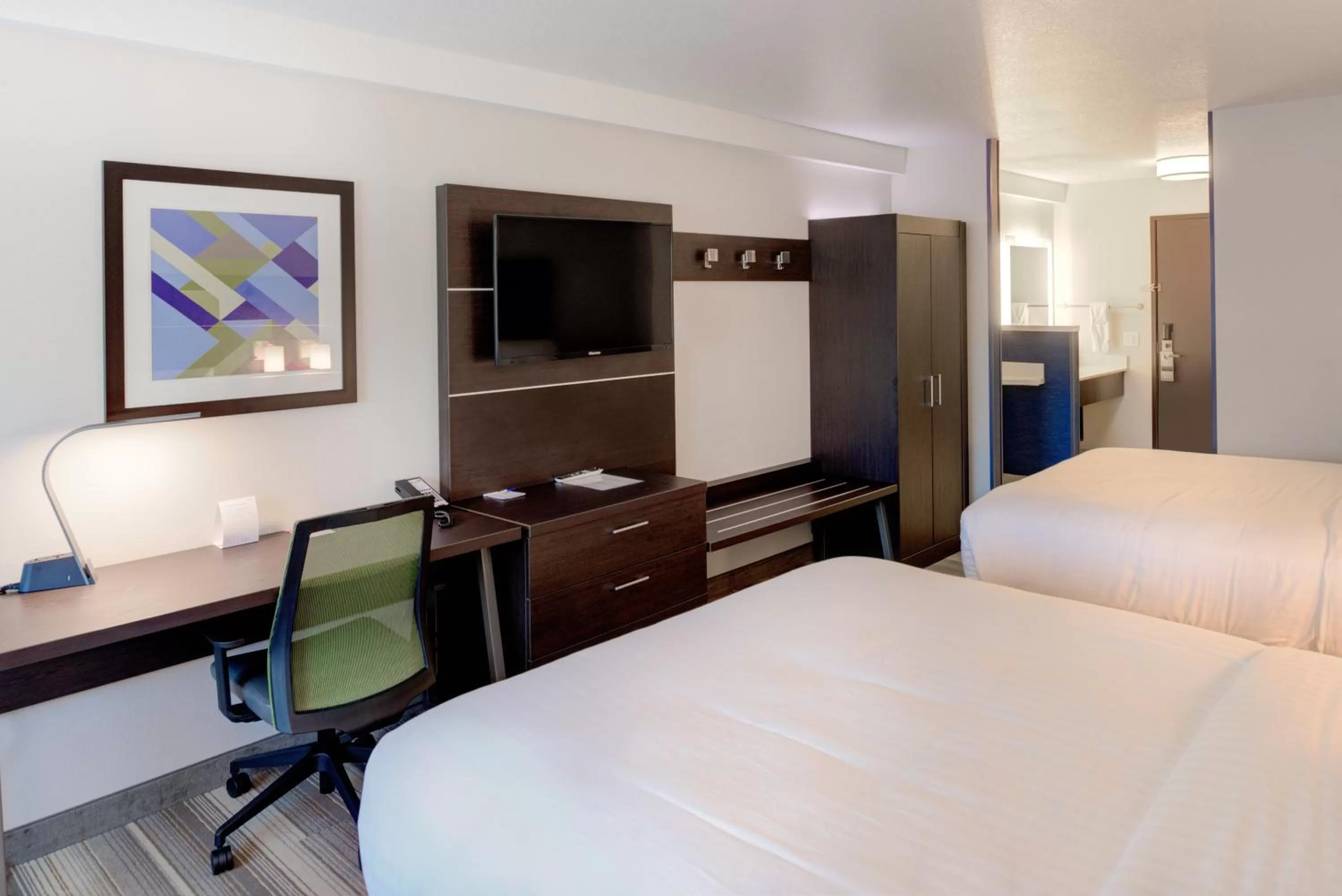 Photo of the whole room, Bed in Holiday Inn Express Newberg - Wine Country by IHG