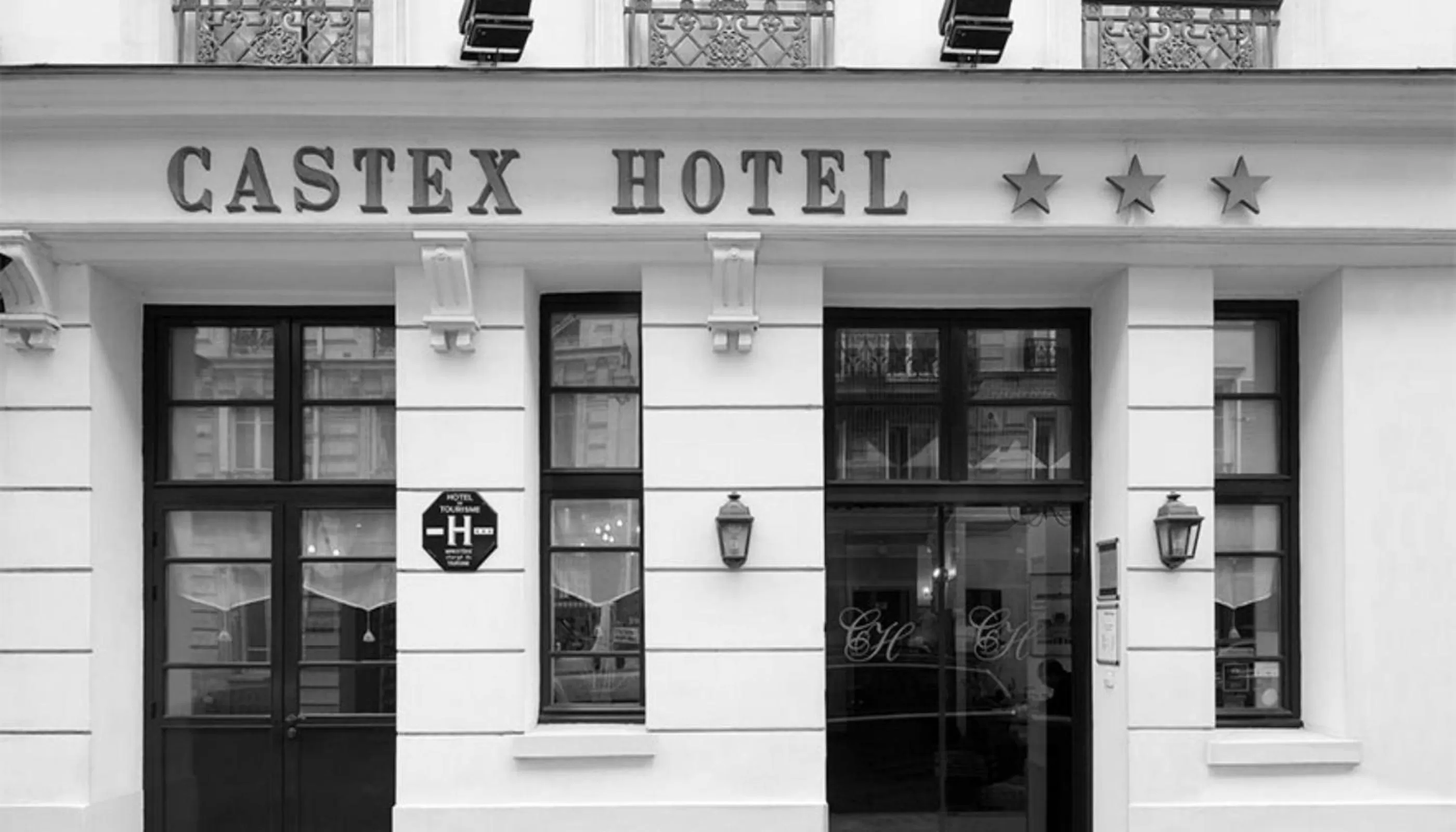 Facade/entrance in Castex Hotel
