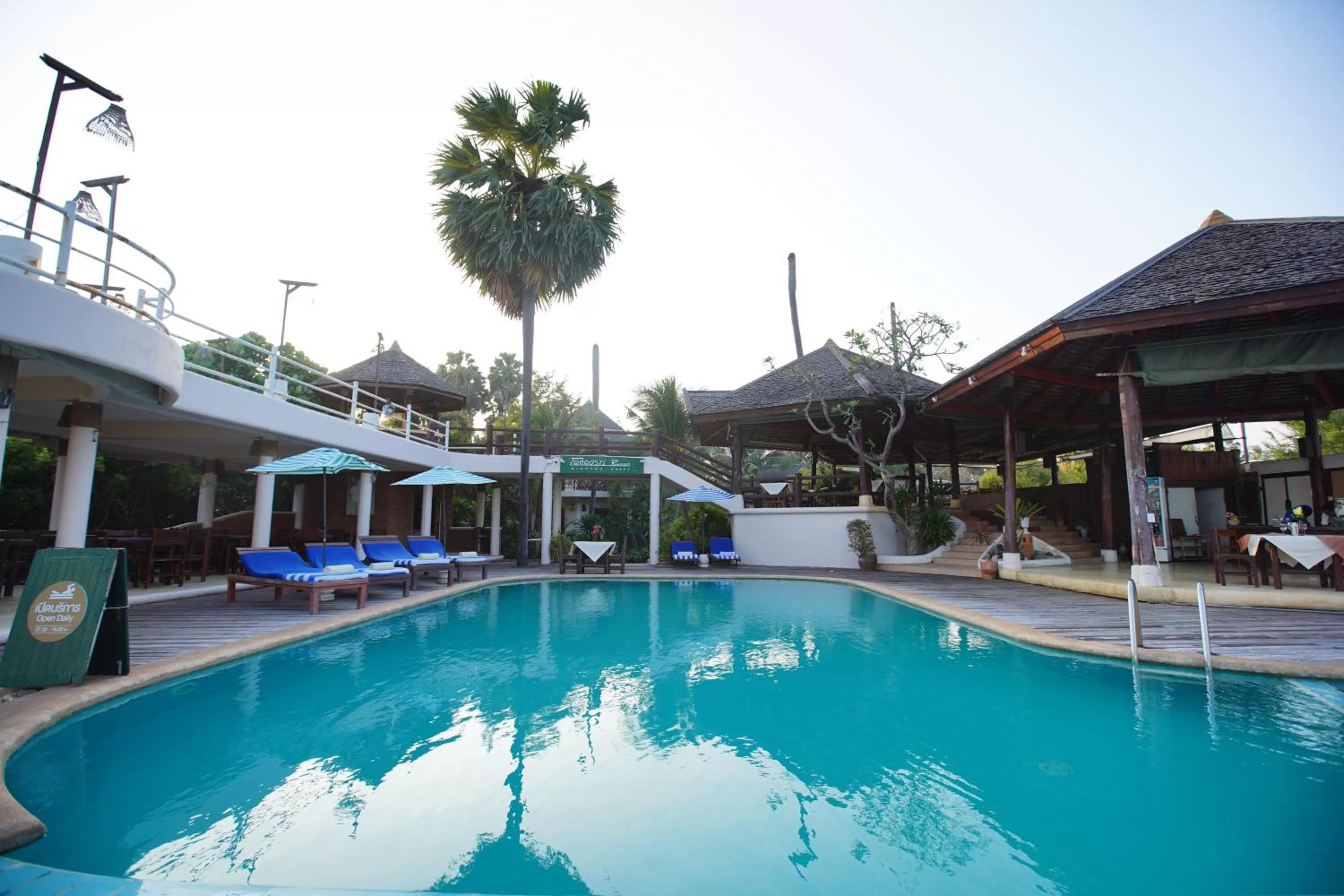 Swimming pool in Tanaosri Resort Pranburi