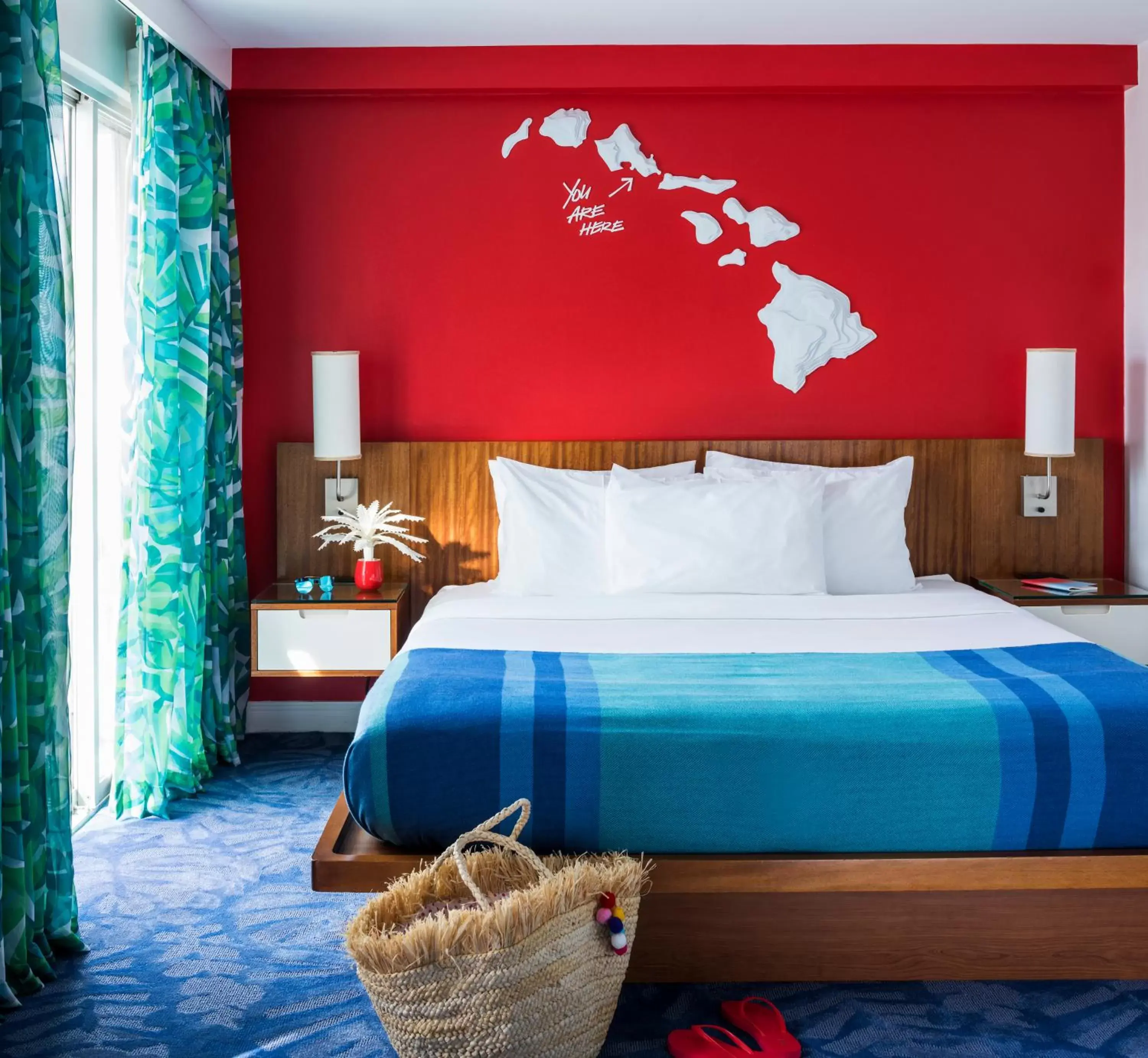 One Queen Bed in Shoreline Hotel Waikiki One Queen Bed in Shoreline Hotel Waikiki