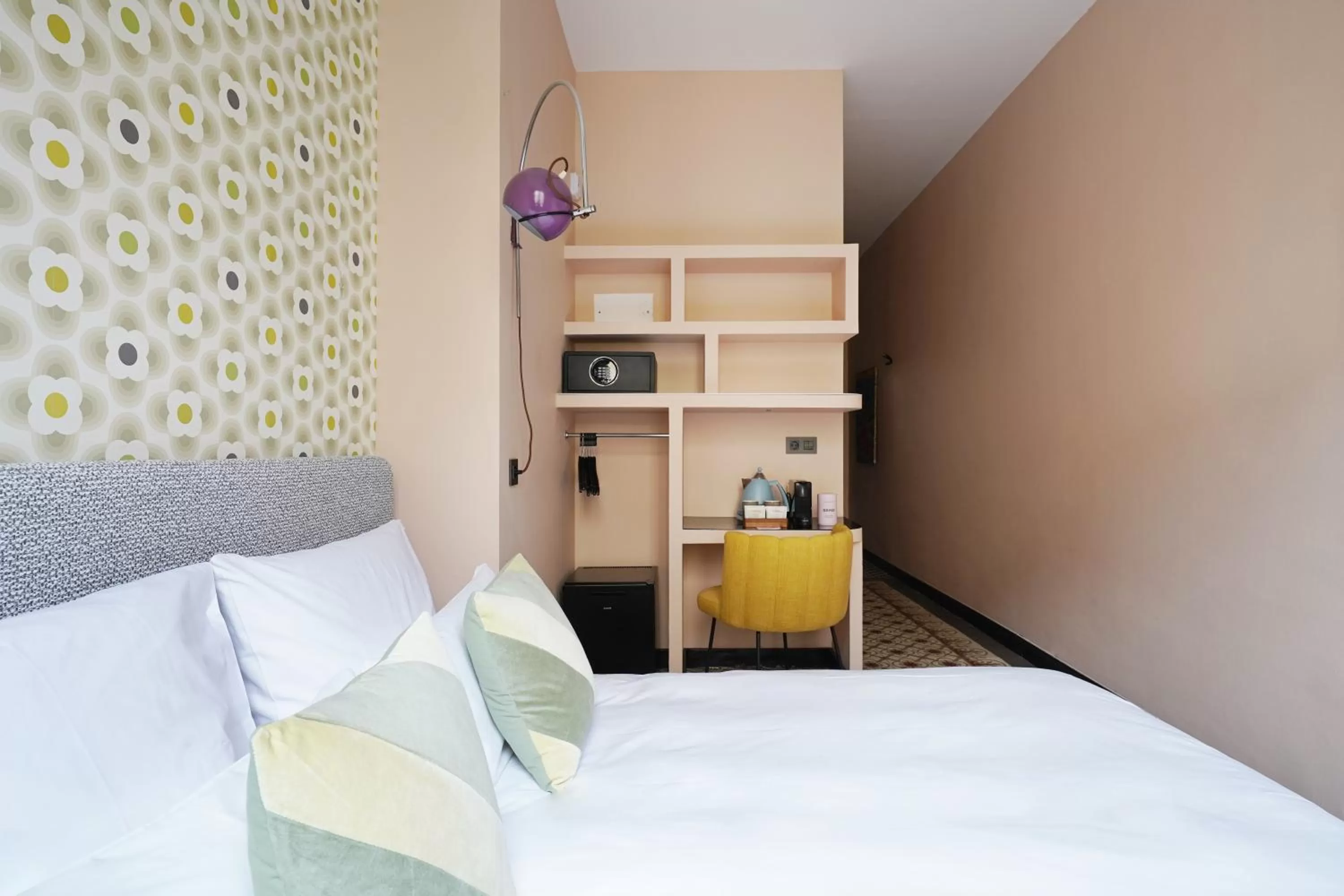 Bed in Numa Barcelona Roca