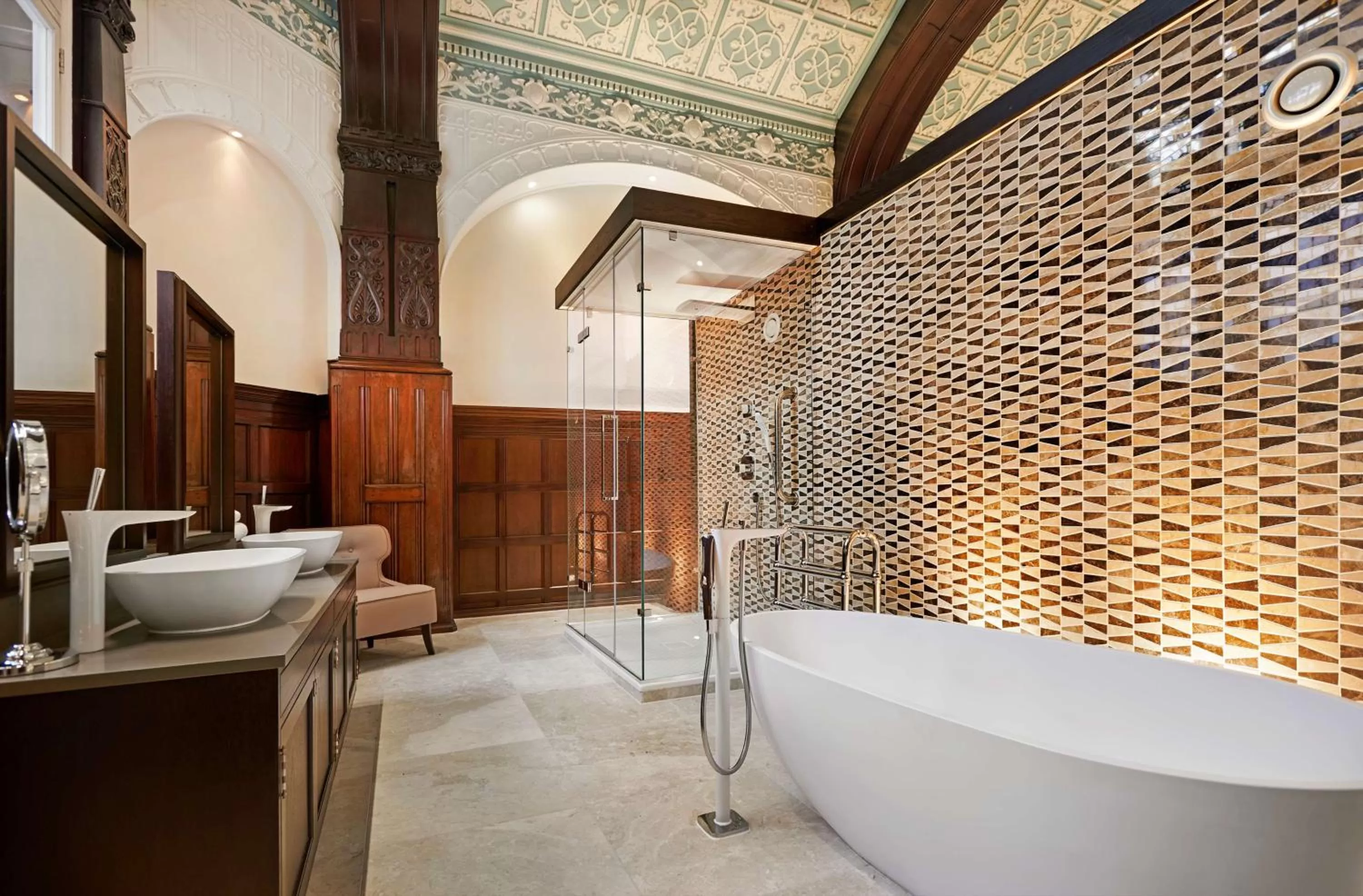 Bathroom in DoubleTree by Hilton Hotel & Spa Liverpool