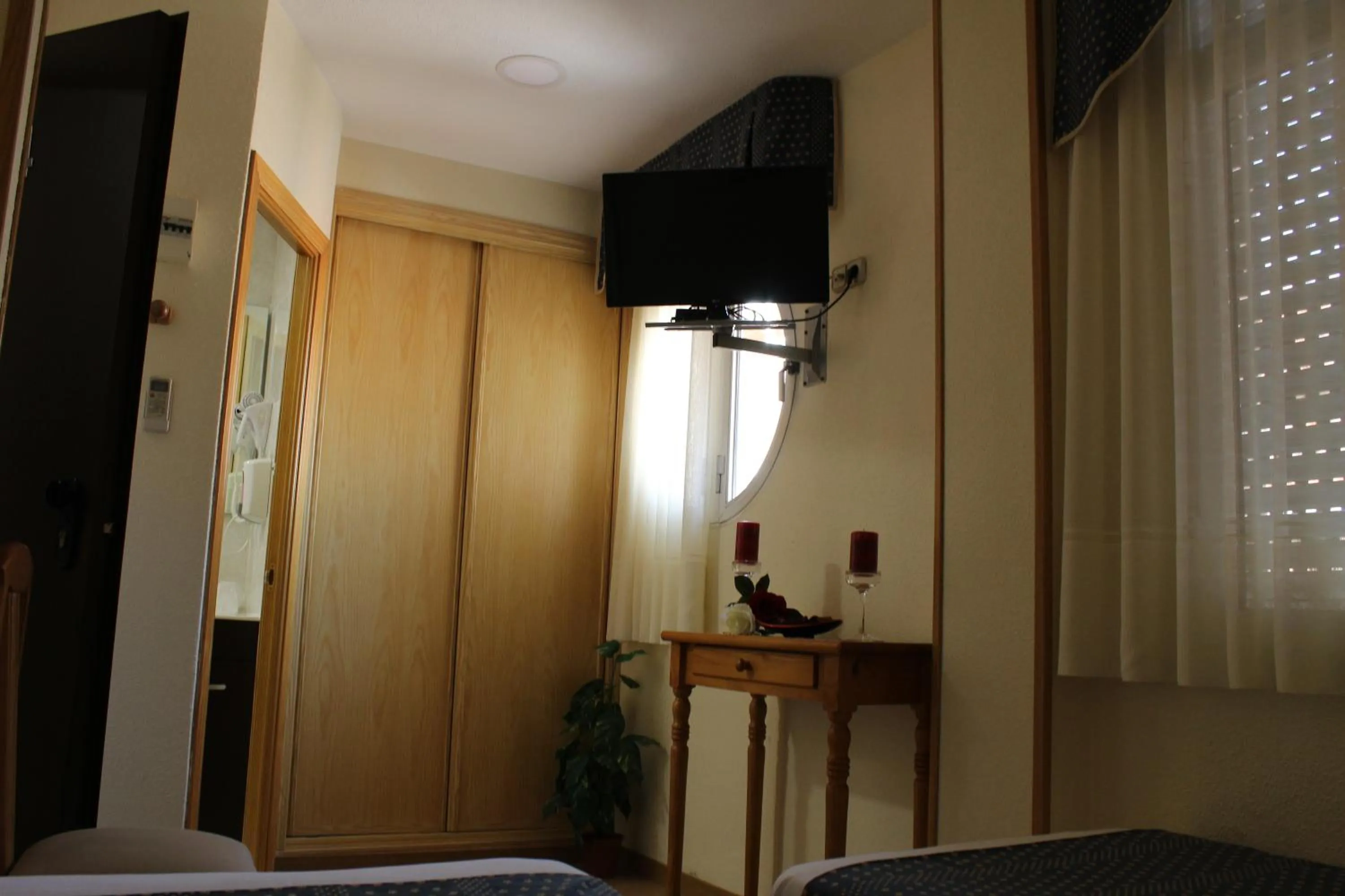 Bedroom, Bed in Hotel Cuatro Caños