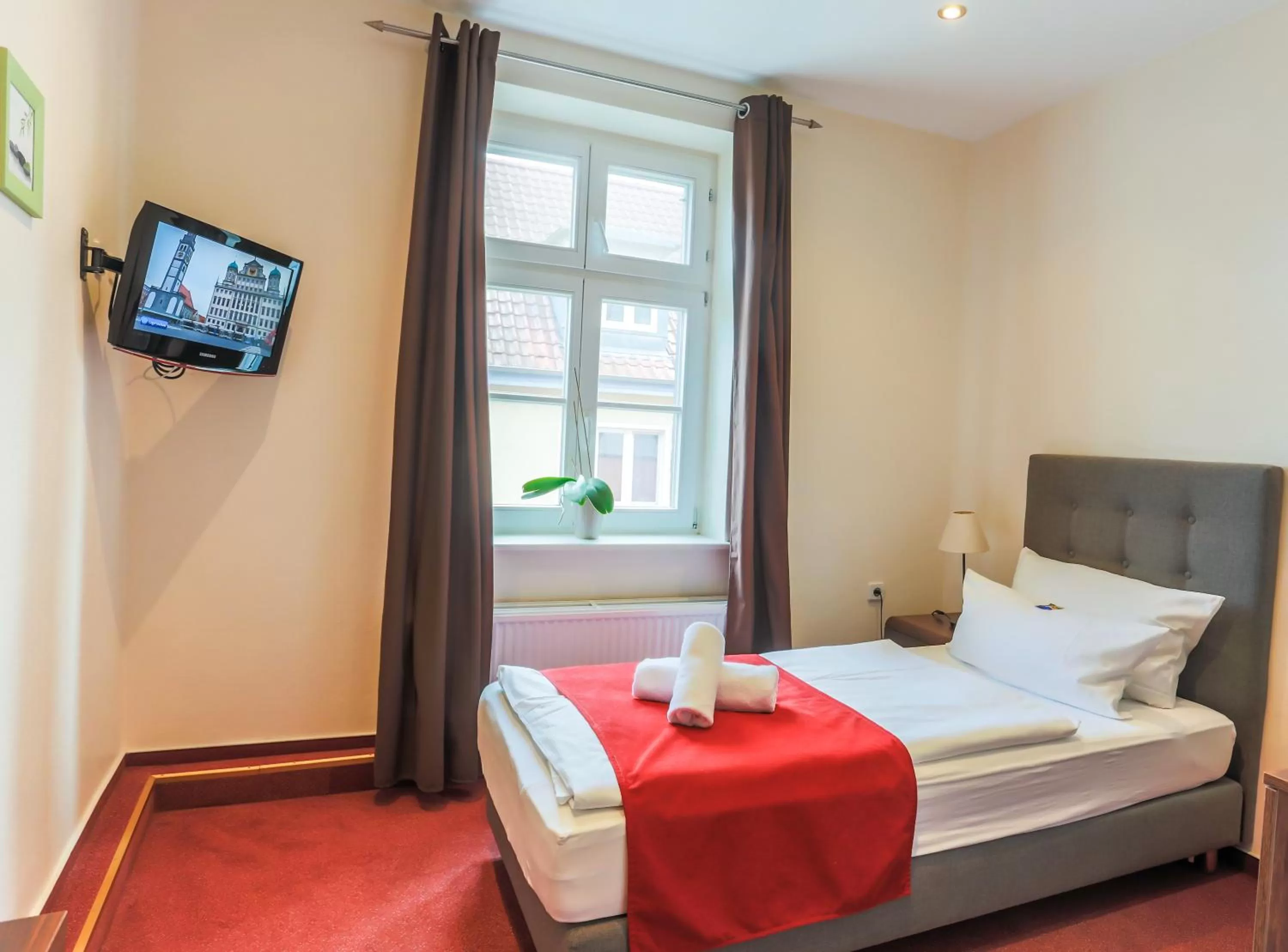 Photo of the whole room, Bed in Hotel Zur Alten Oder- Frankfurt-Oder