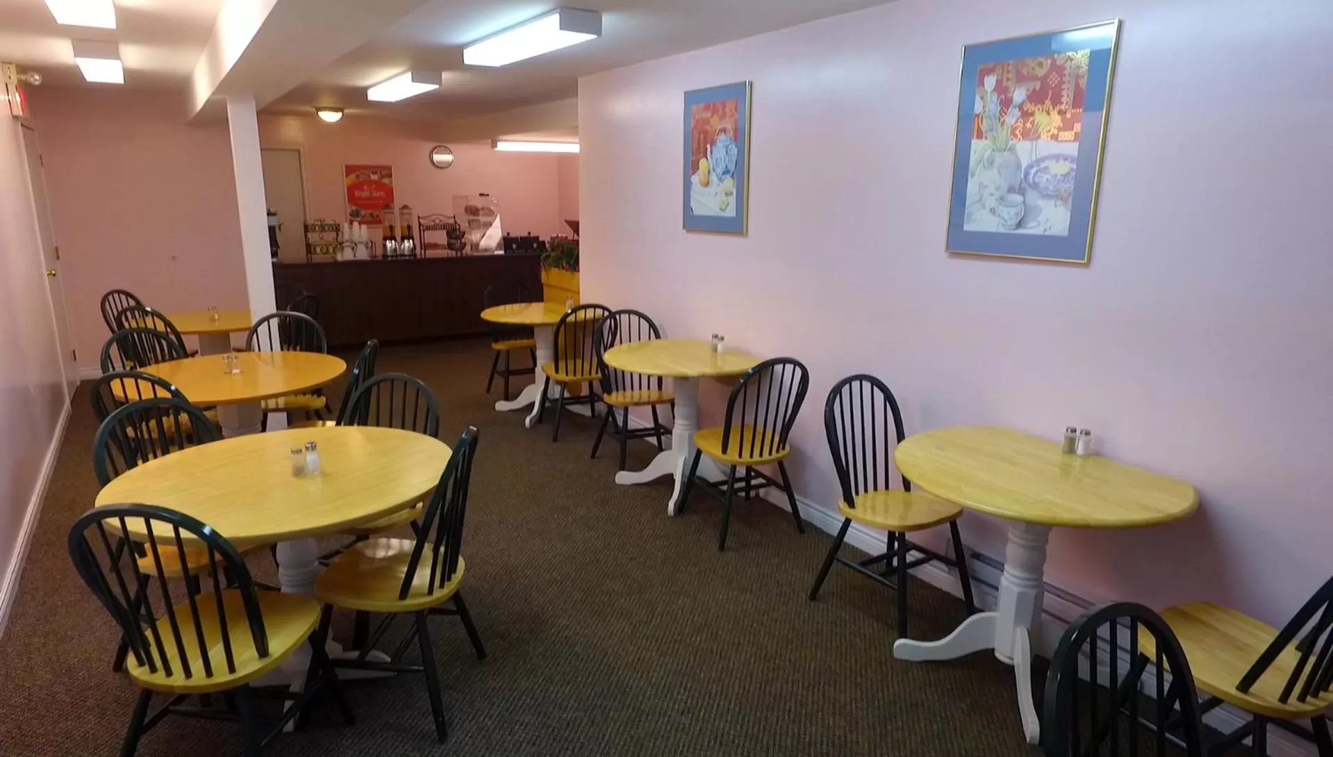 Econo Lodge Inn & Suites