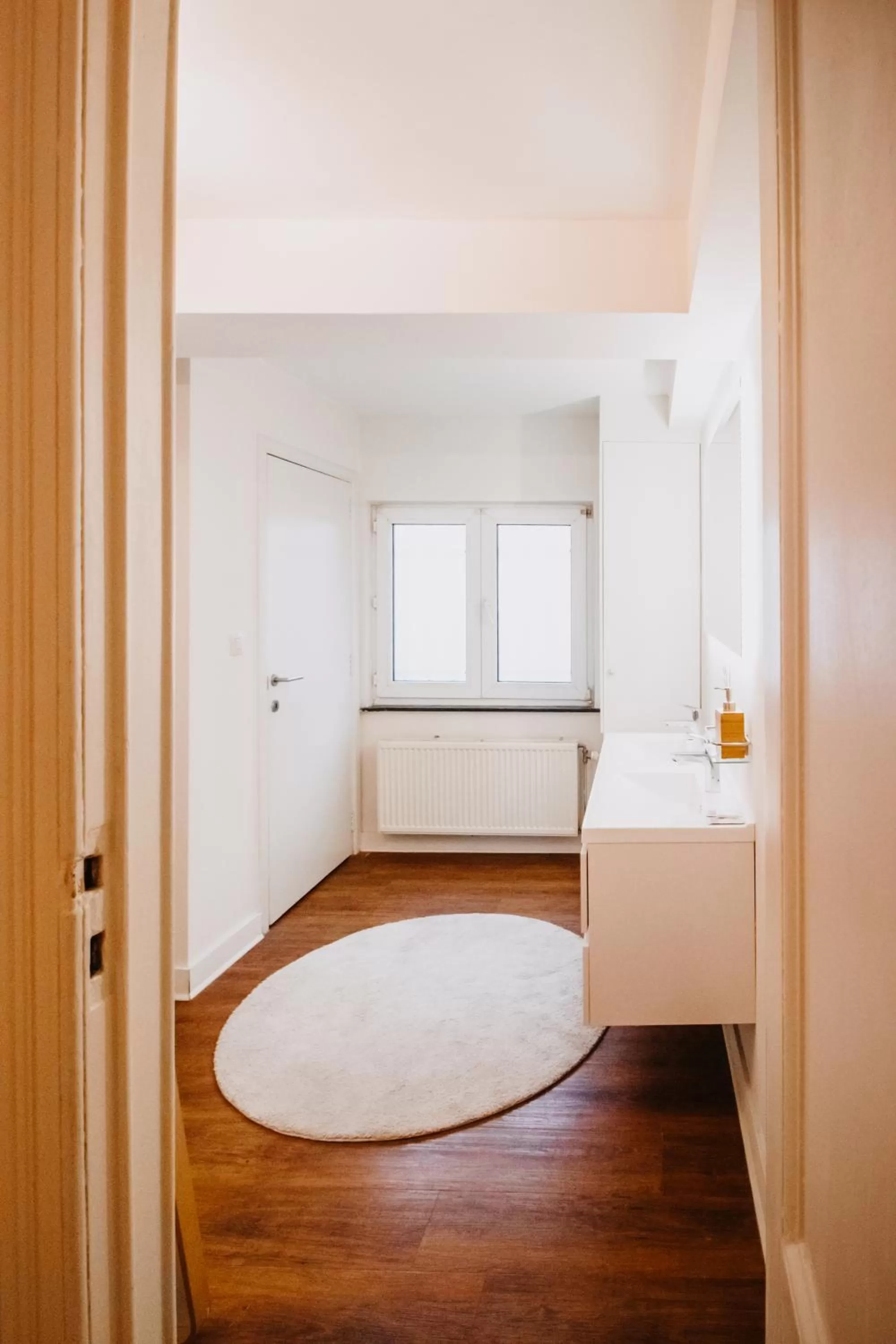 Bathroom, Bed in Super central in Brussels