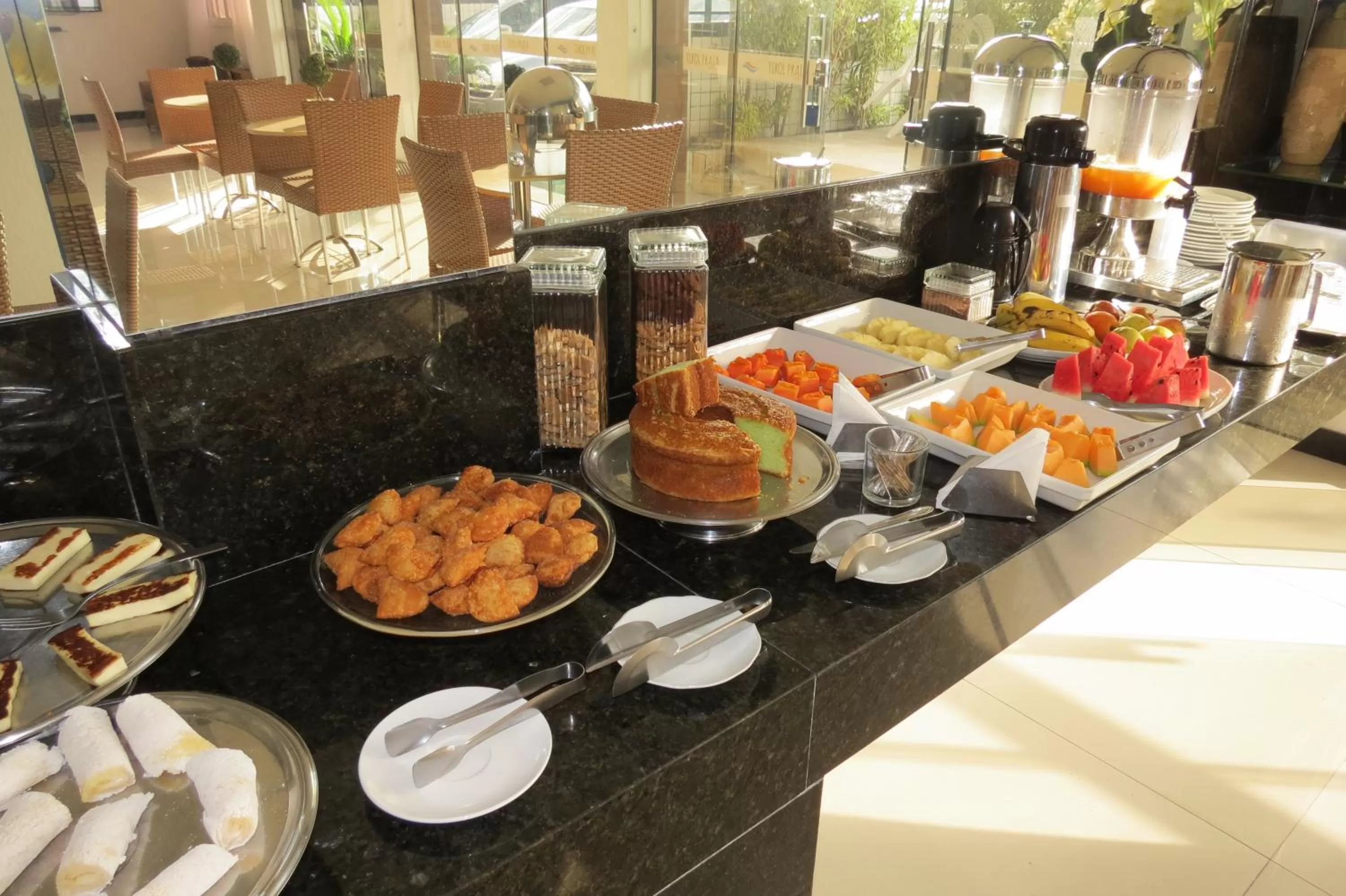 Food and drinks in Tirol Praia Hotel