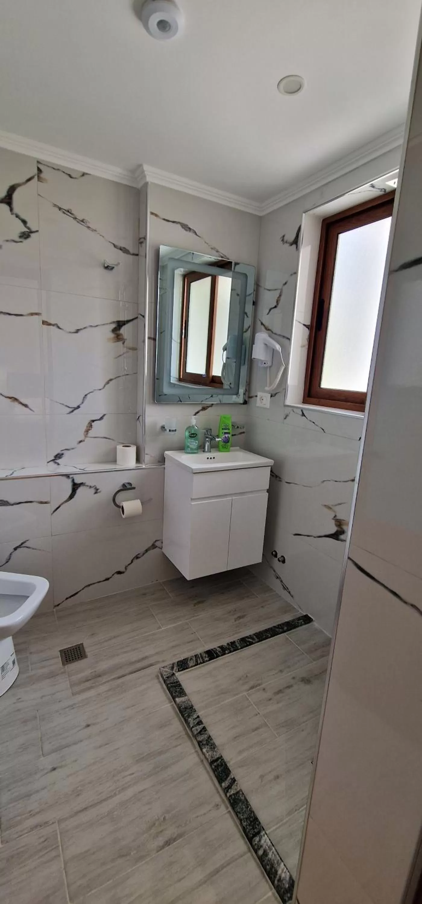 Shower, Bathroom in Hotel Baci