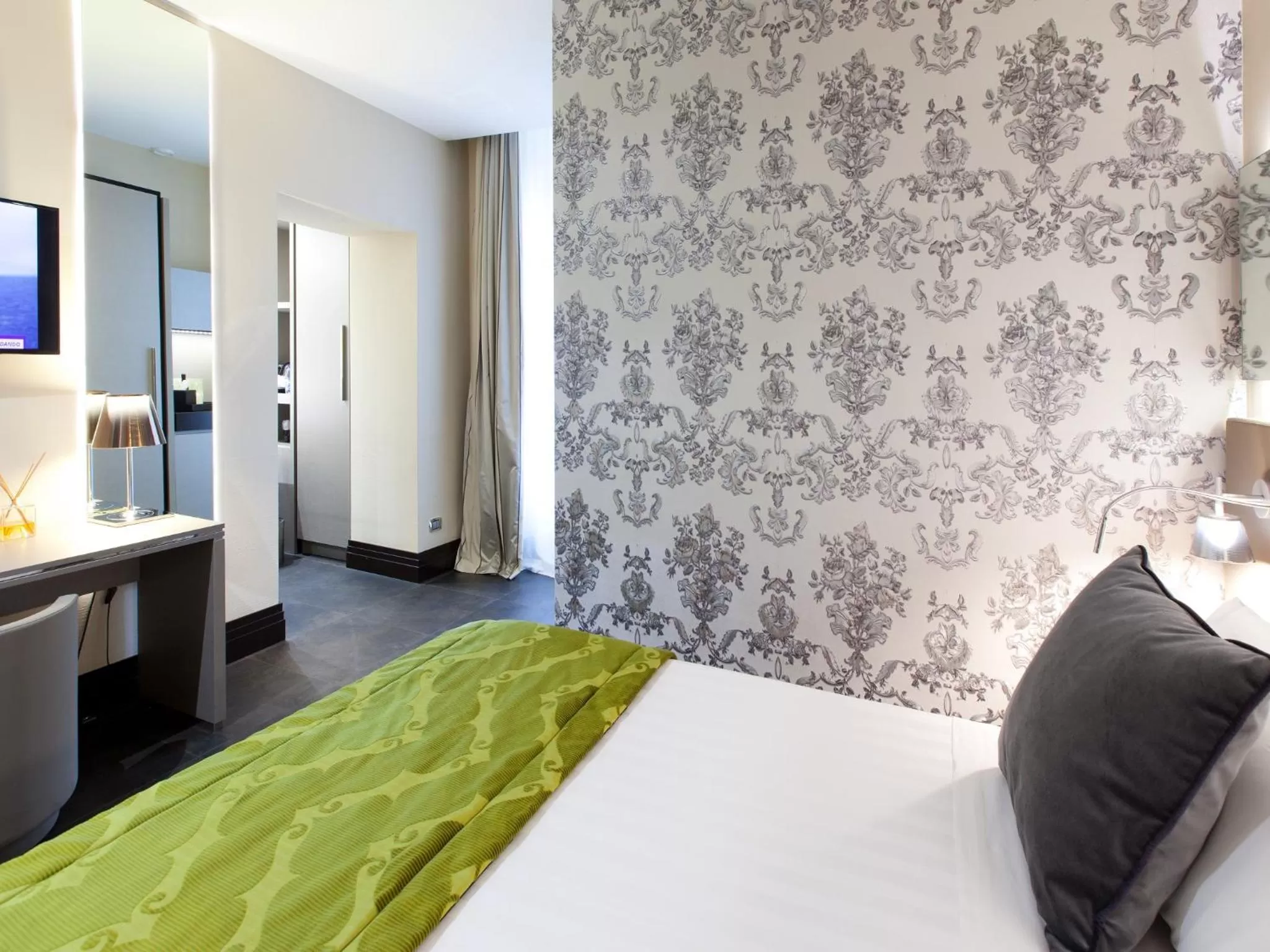 Bed in Quirinale Luxury Rooms